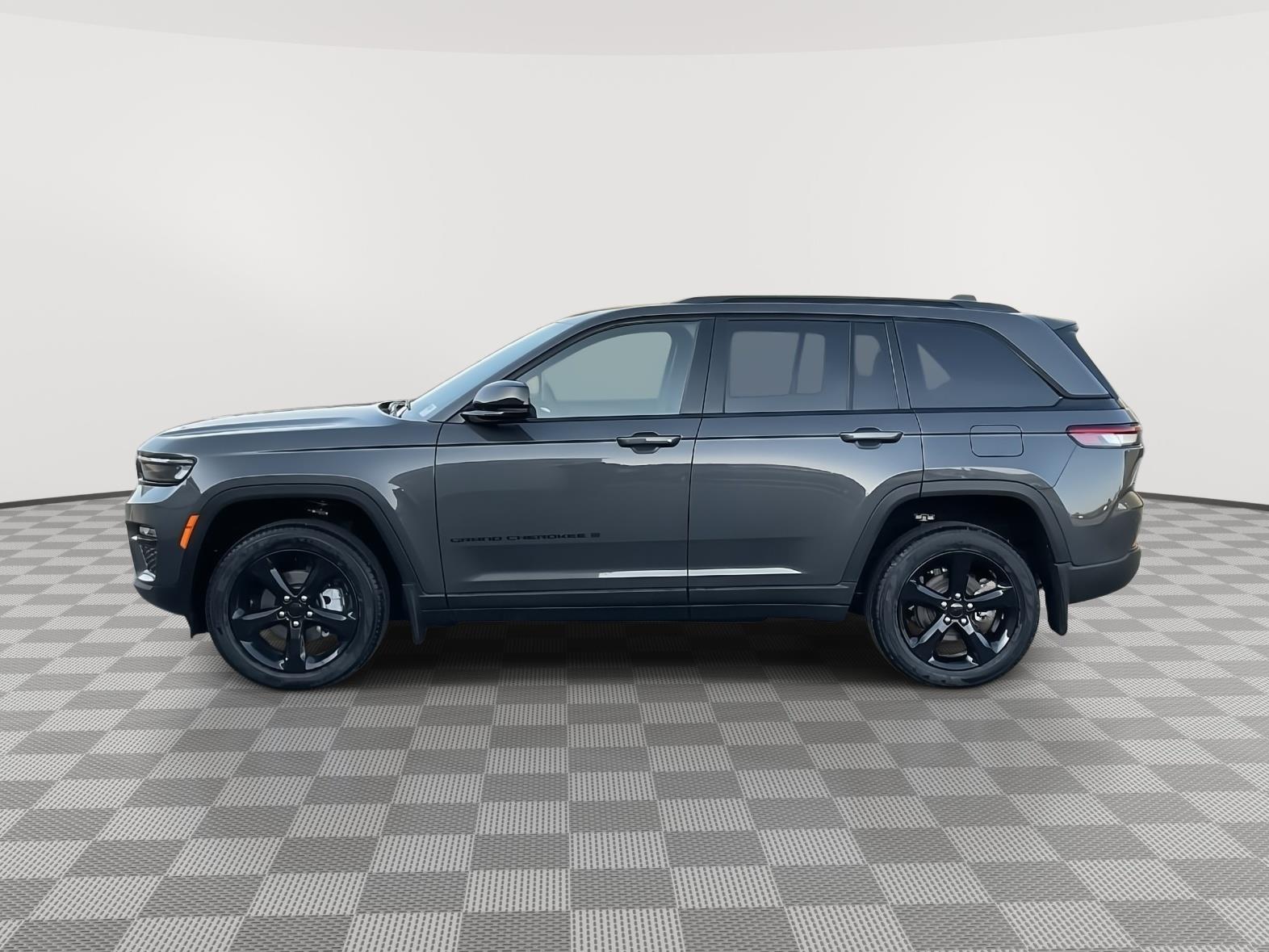 2025 Jeep Grand Cherokee Limited photo 2