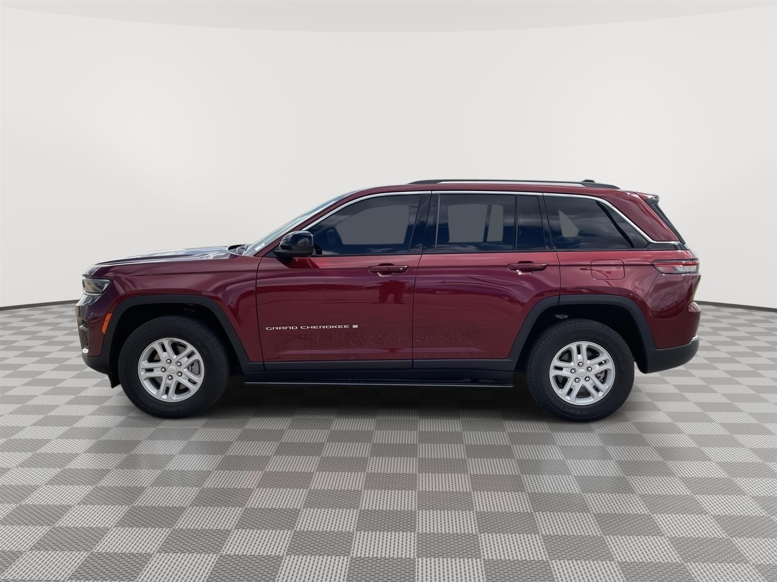 Used 2023 Jeep Grand Cherokee Laredo SUV for sale in Grand Island NE
