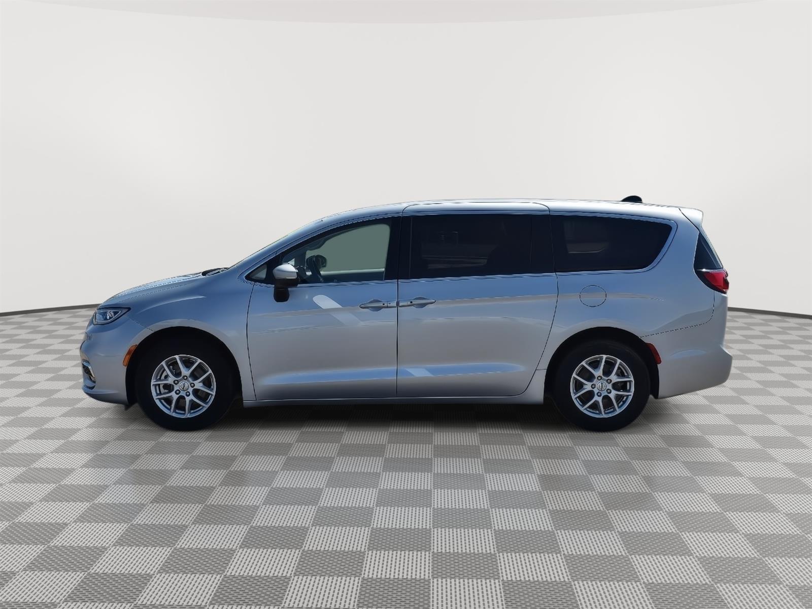 Used 2023 Chrysler Pacifica Touring L Minivans for sale in Grand Island NE