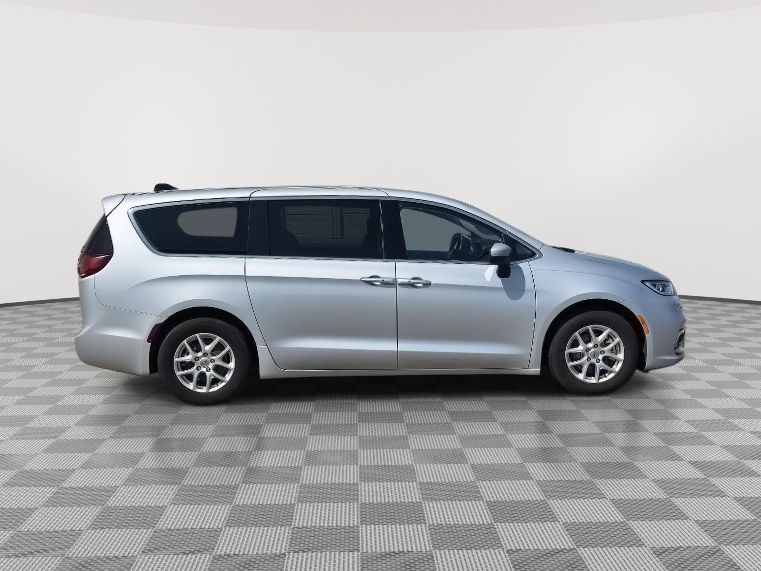 Pre-Owned 2023 Chrysler Pacifica for sale in Grand Island NE