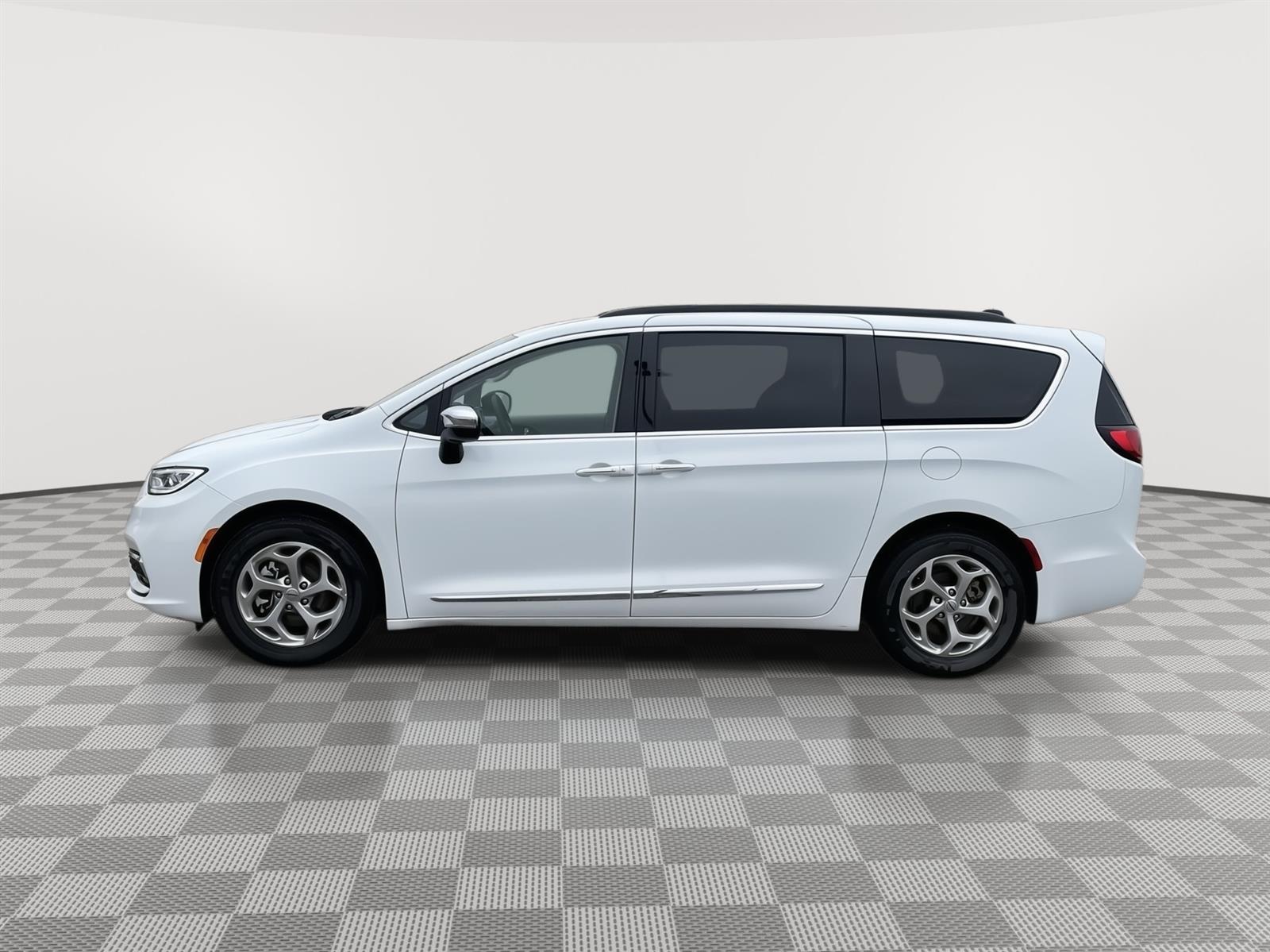Used 2023 Chrysler Pacifica Limited Minivans for sale in Grand Island NE