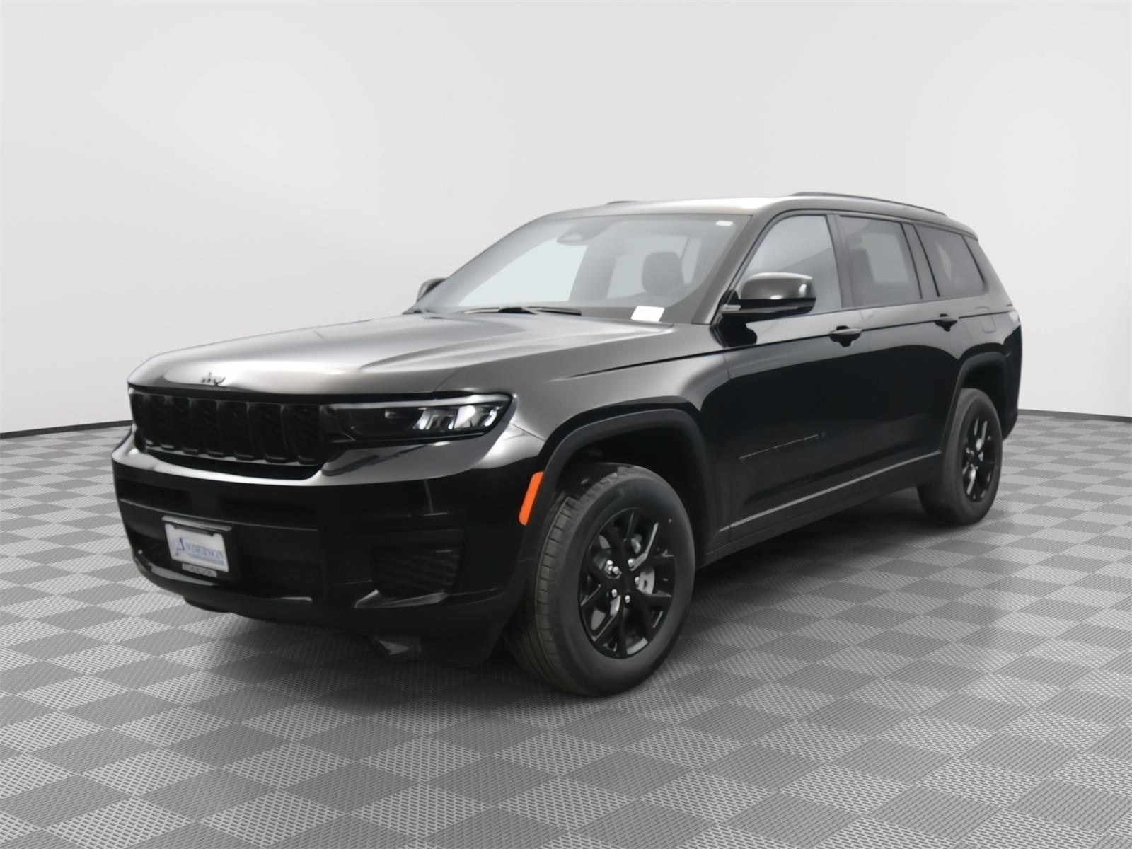 2025 Jeep Grand Cherokee Laredo Altitude X photo 2