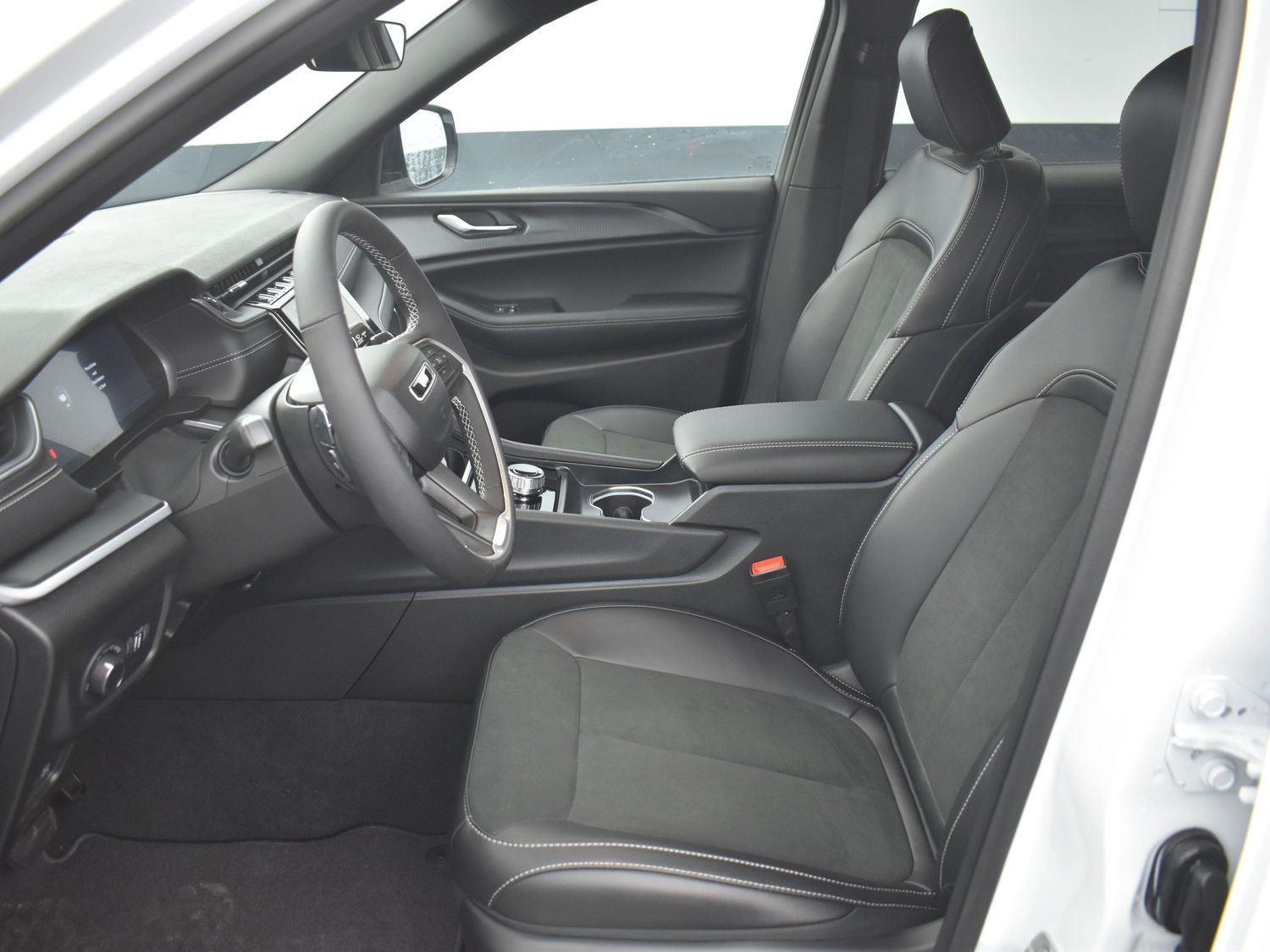 New 2025 Jeep Grand Cherokee L Altitude X SUV/Crossover for sale in Grand Island NE