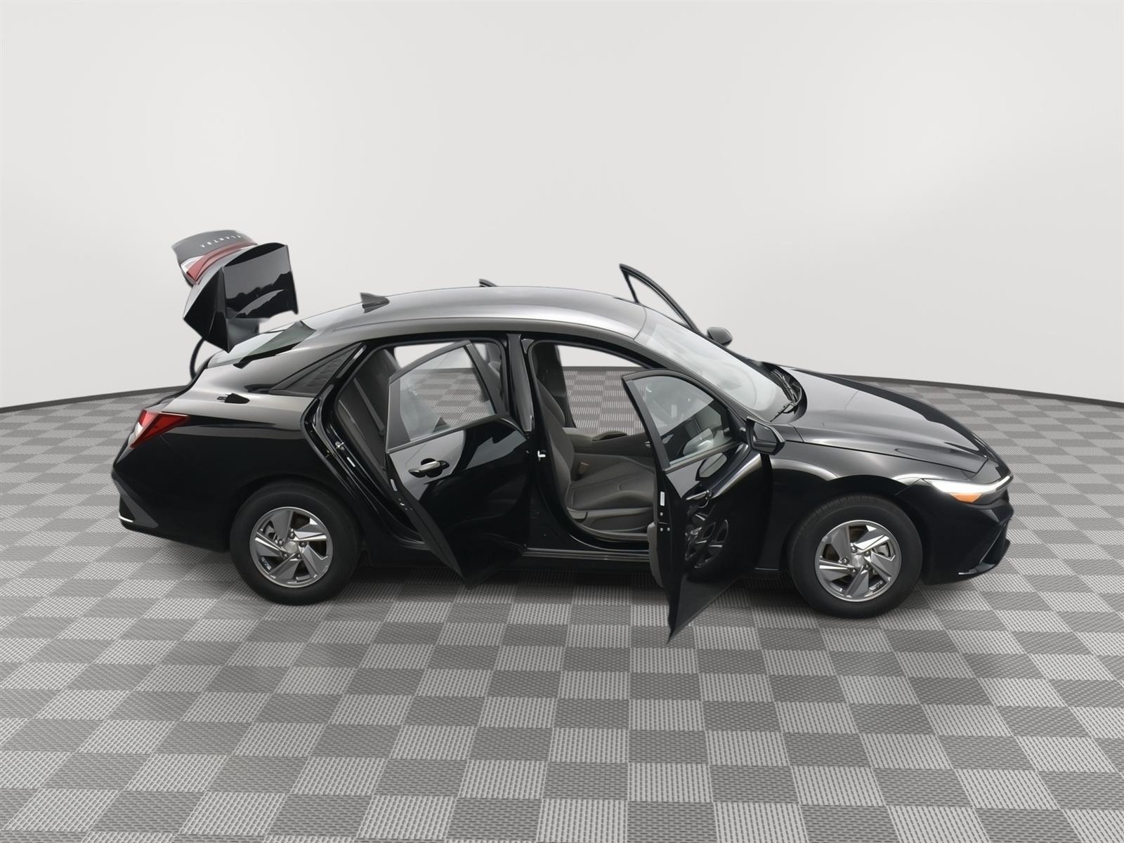 Used 2024 Hyundai Elantra SE Sedan for sale in Grand Island NE