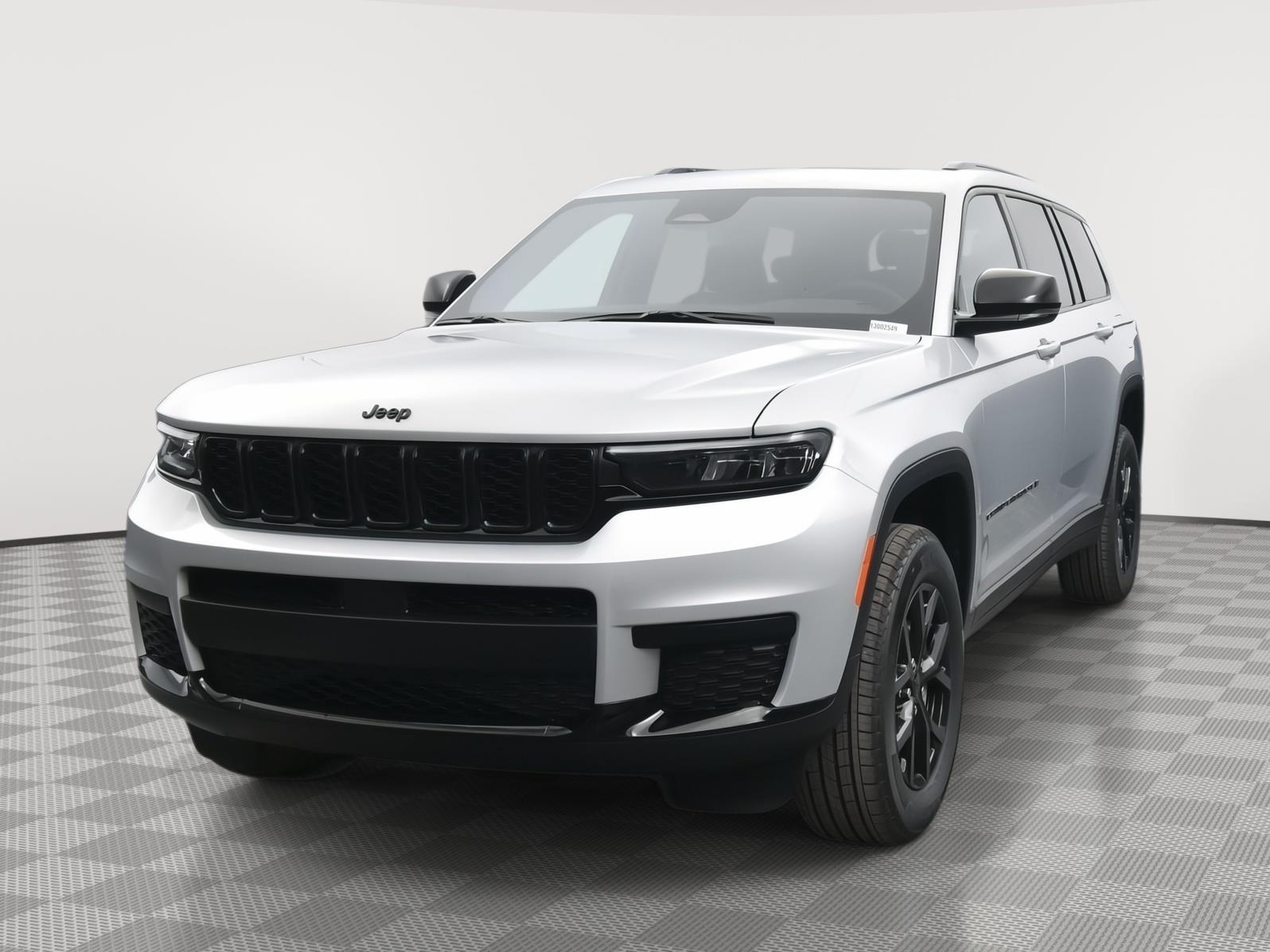 2025 Jeep Grand Cherokee Laredo Altitude X photo 2