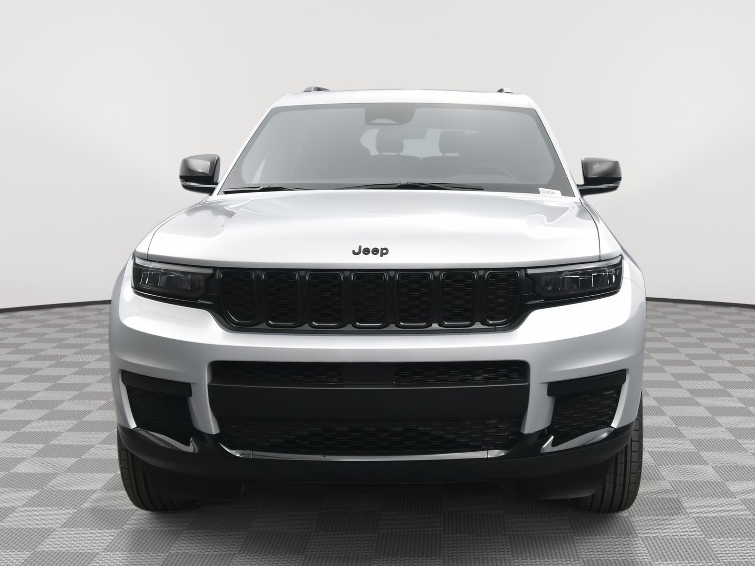 2025 Jeep Grand Cherokee Laredo Altitude X photo 3