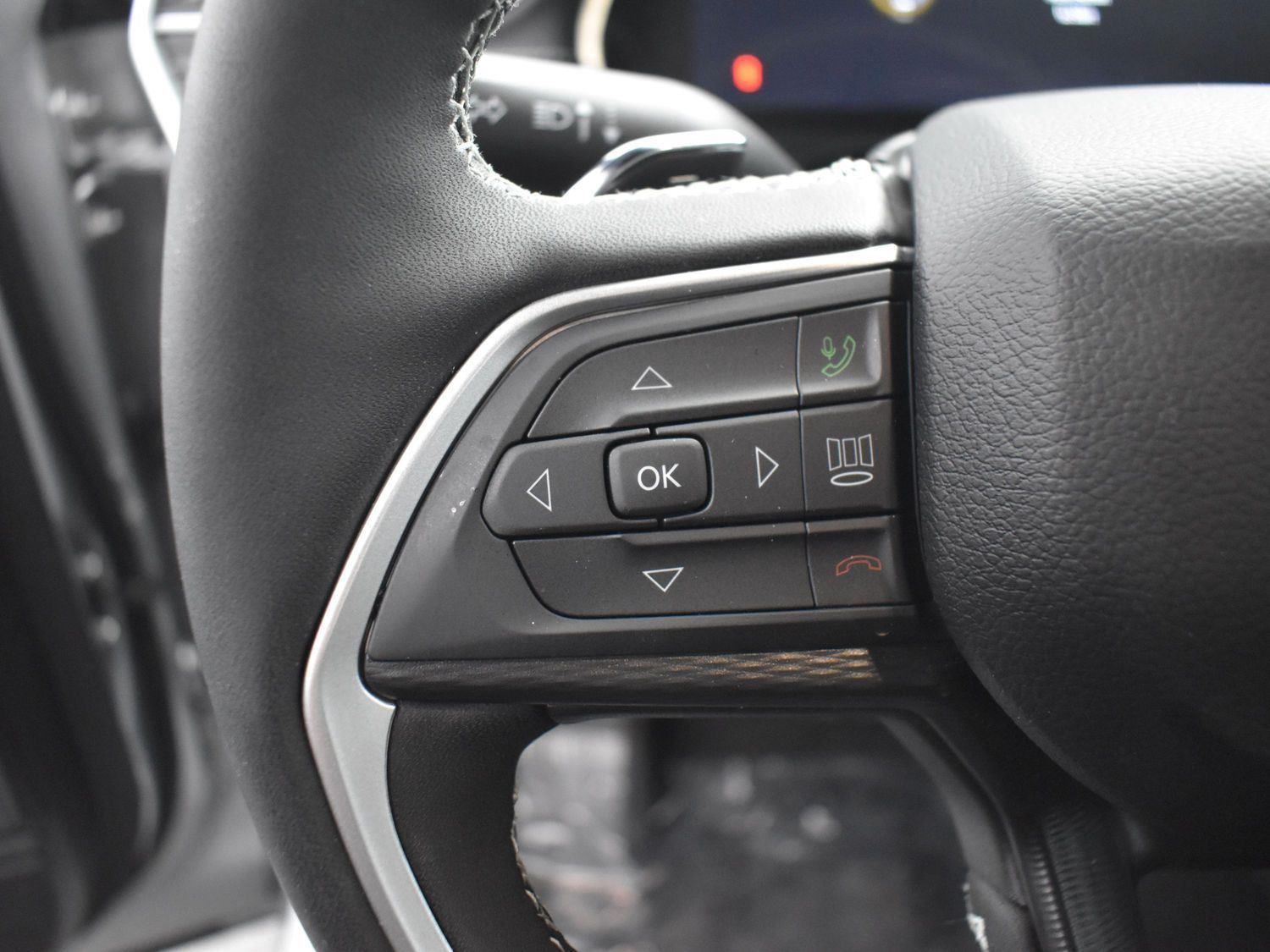2025 Jeep Grand Cherokee Laredo Altitude X photo 11