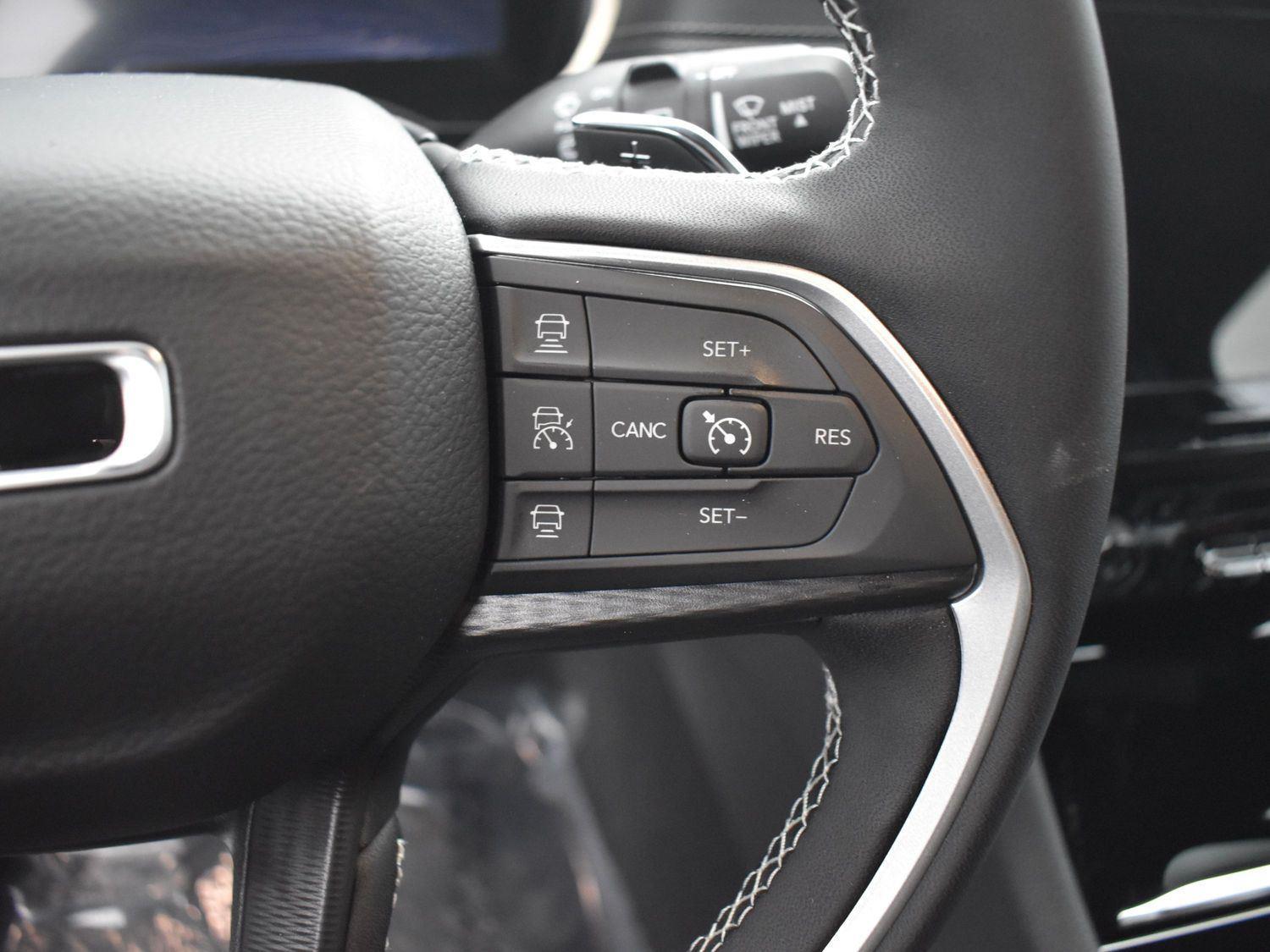 2025 Jeep Grand Cherokee Laredo Altitude X photo 12