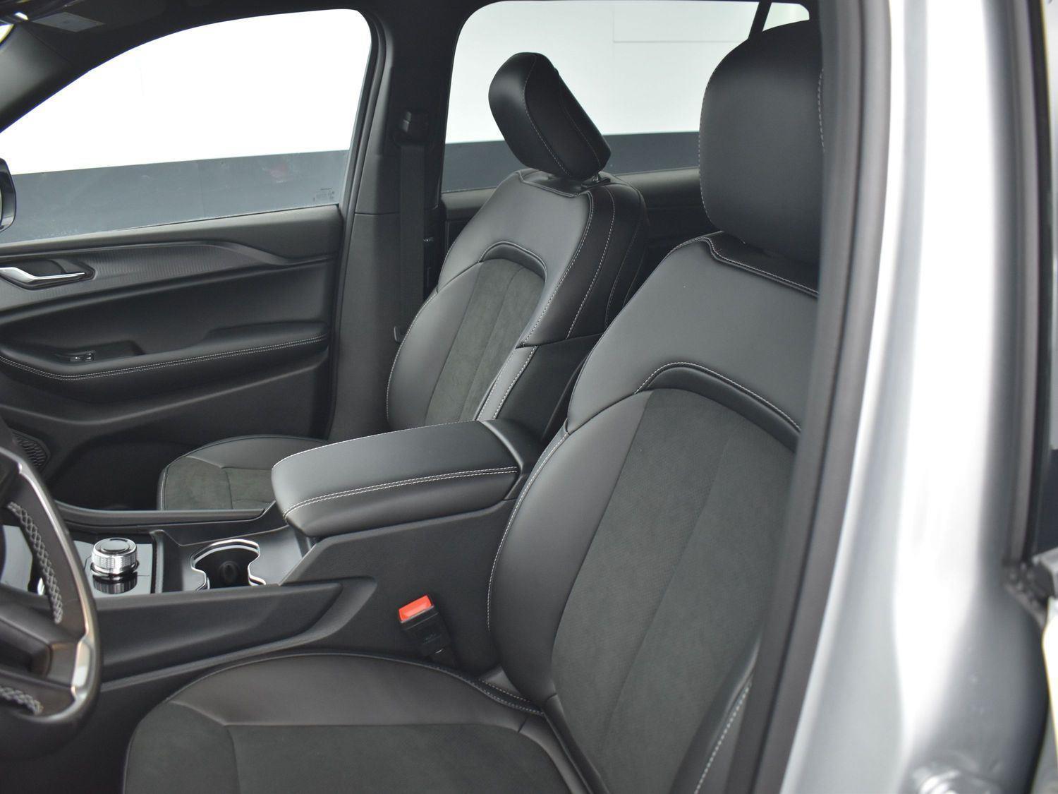 2025 Jeep Grand Cherokee Laredo Altitude X photo 15