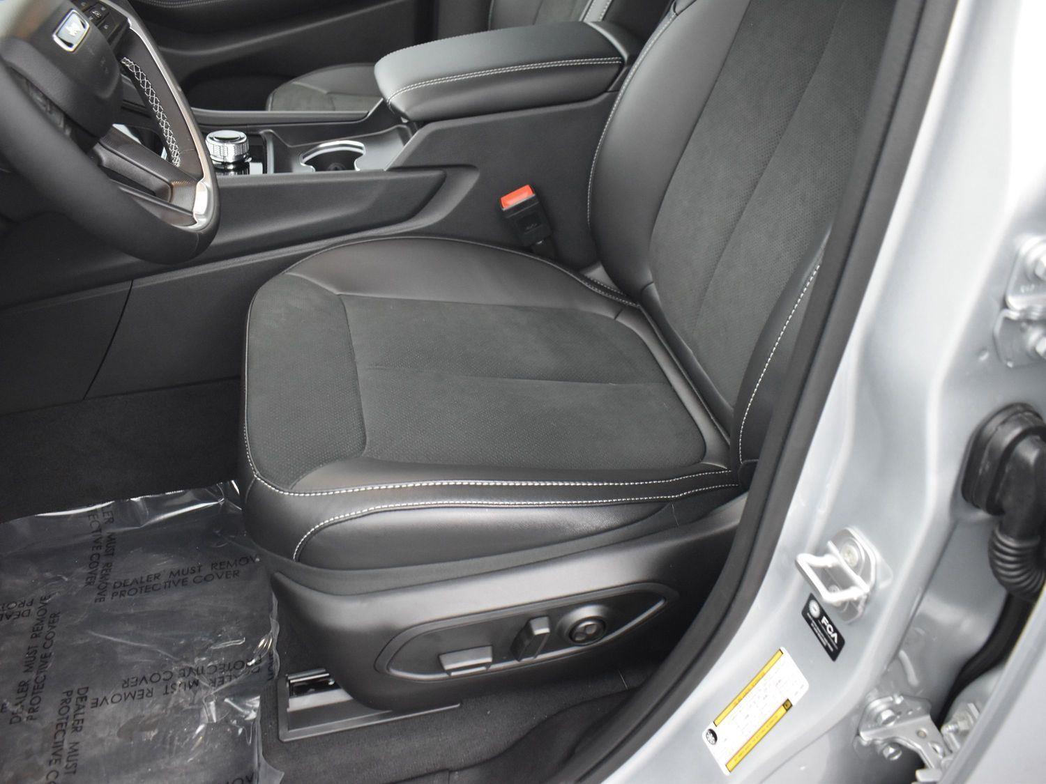 2025 Jeep Grand Cherokee Laredo Altitude X photo 16