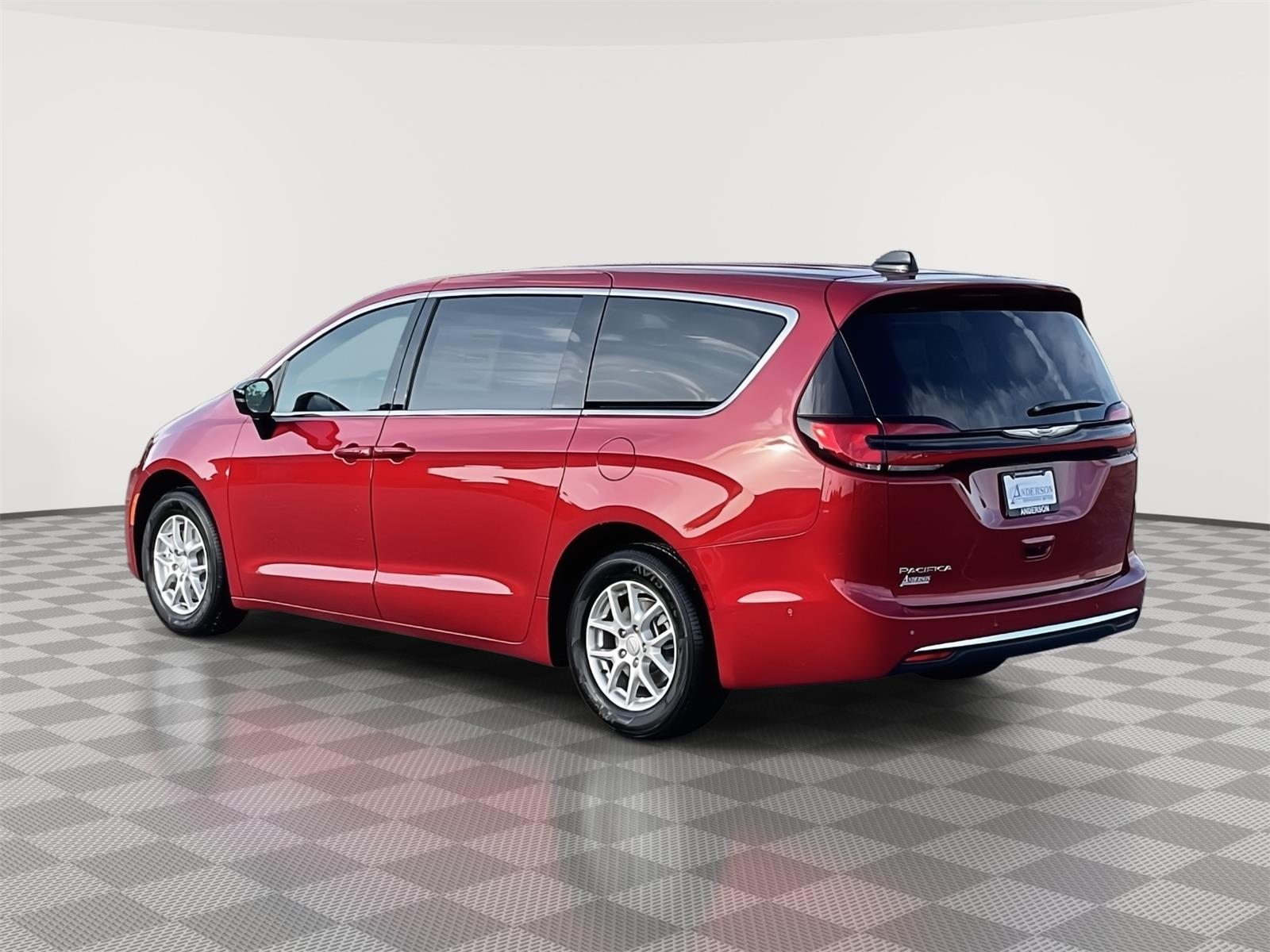 2025 Chrysler Pacifica photo 3
