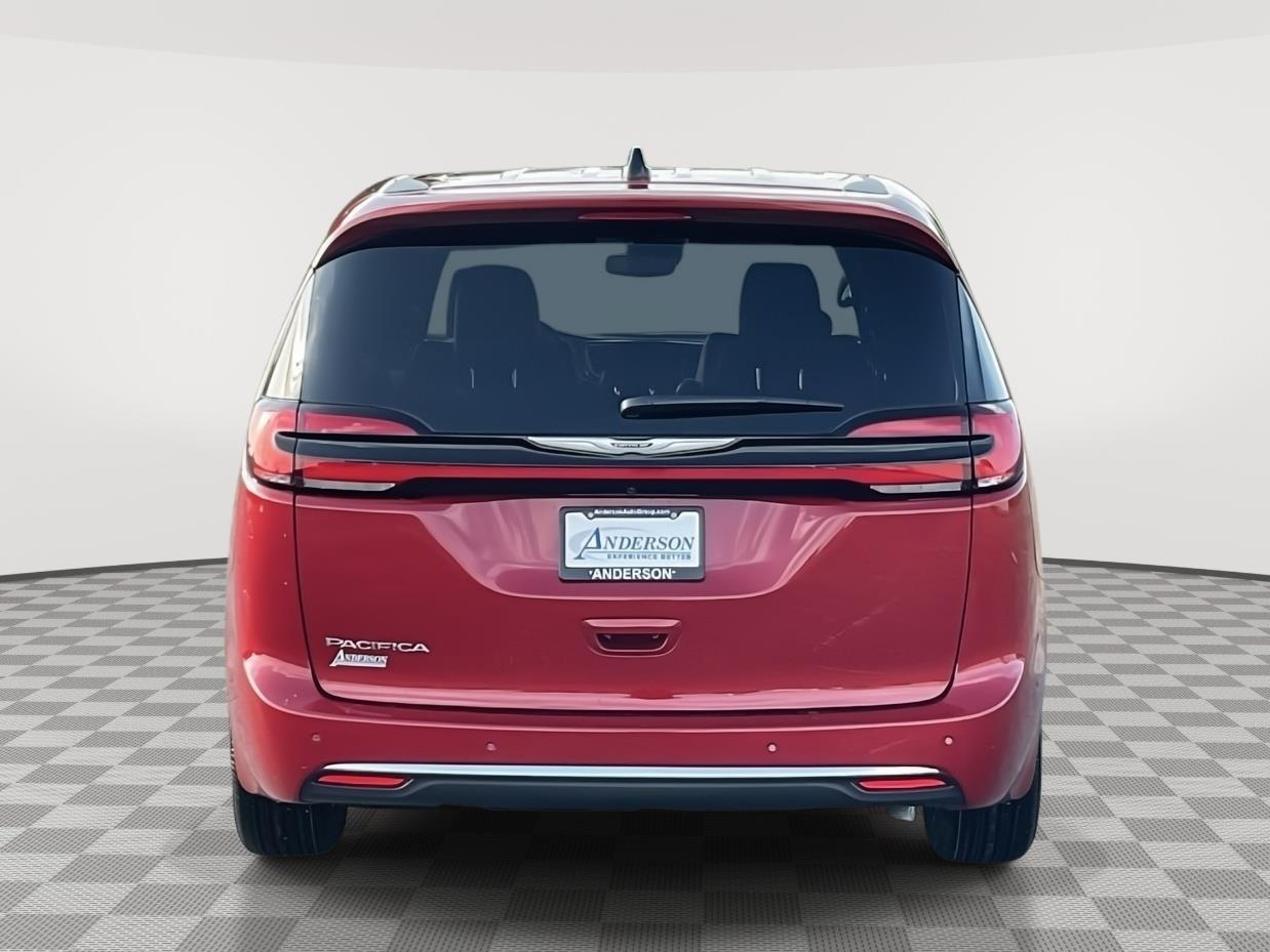 New 2025 Chrysler Pacifica Select Minivan for sale in Grand Island NE