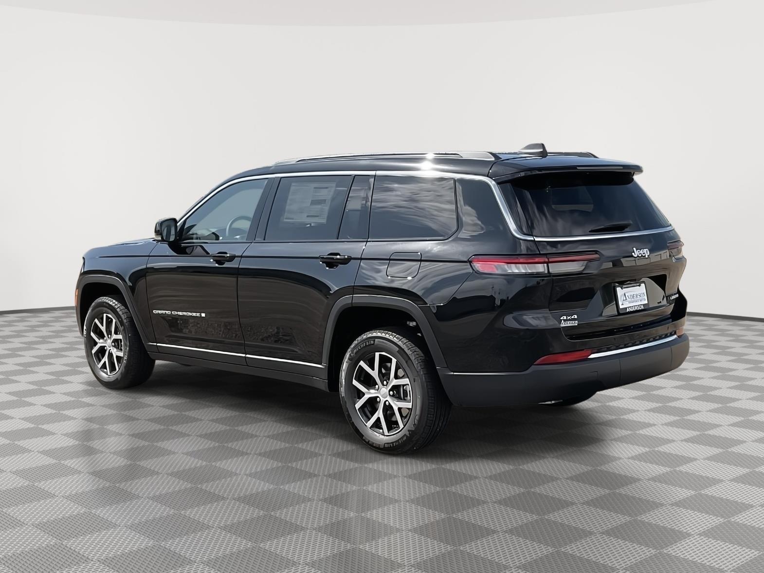 2025 Jeep Grand Cherokee Limited photo 3