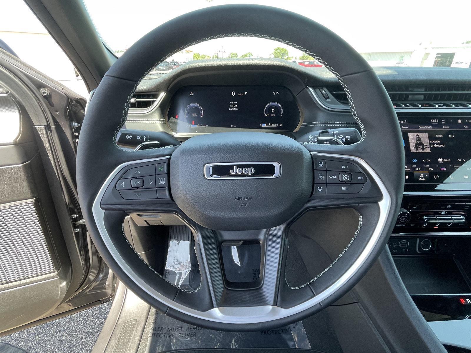 2025 Jeep Grand Cherokee Altitude X photo 13