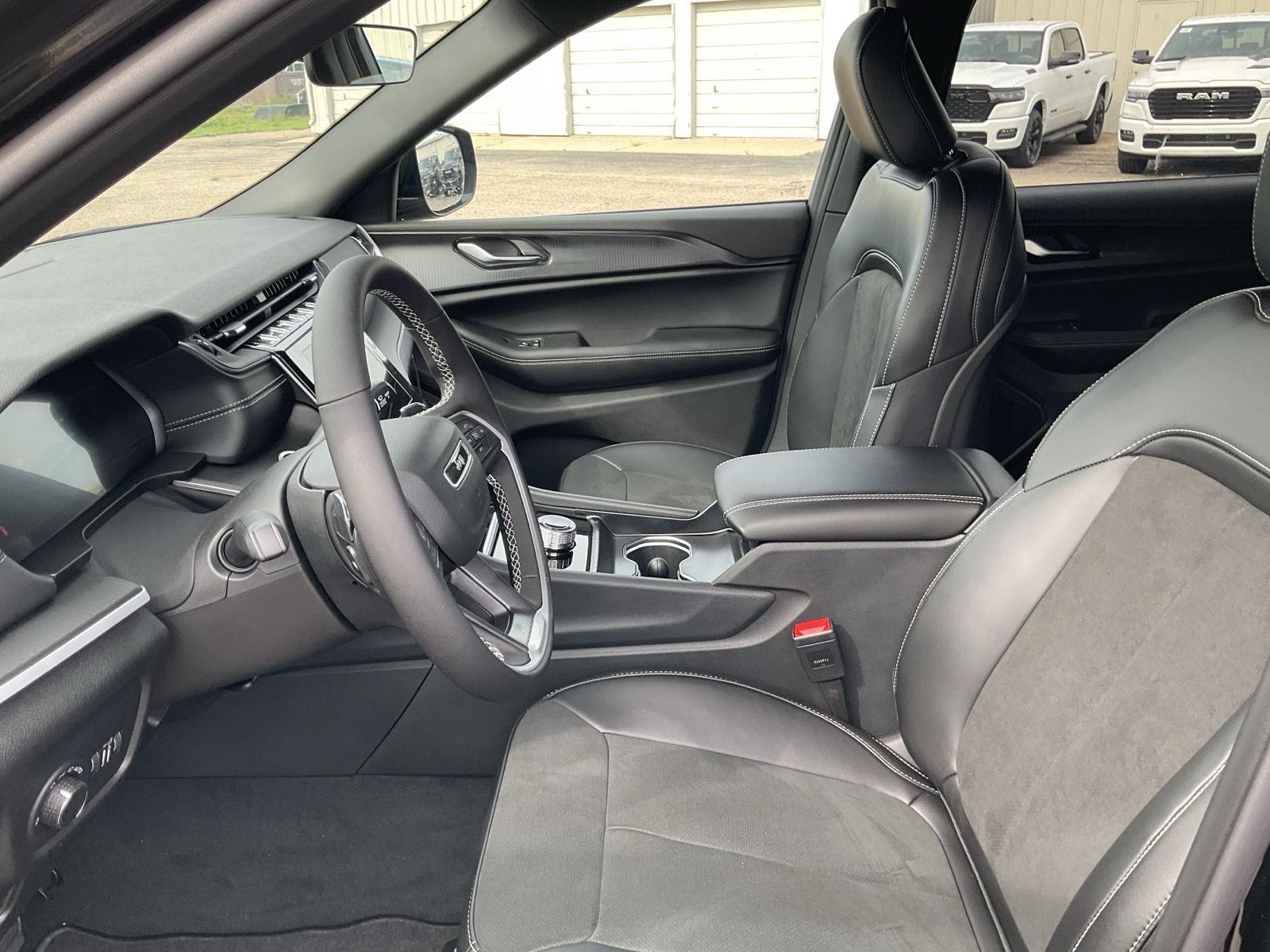 New 2025 Jeep Grand Cherokee L Altitude X SUV/Crossover for sale in Grand Island NE