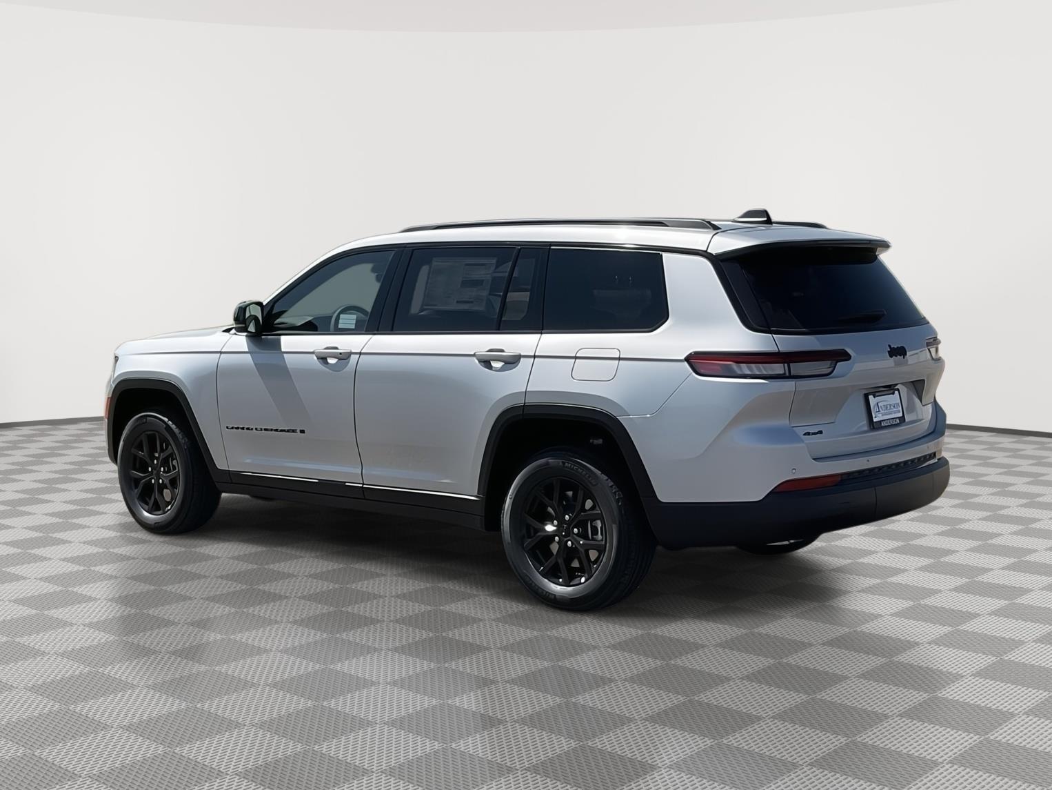 2025 Jeep Grand Cherokee Laredo Altitude X photo 3