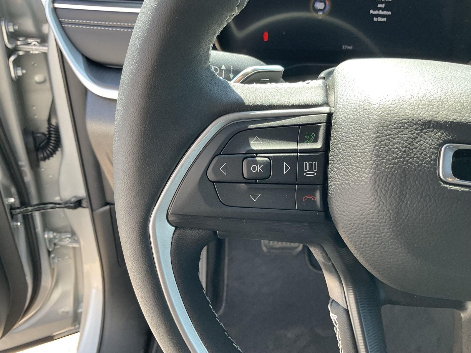 2025 Jeep Grand Cherokee Laredo Altitude X photo 10
