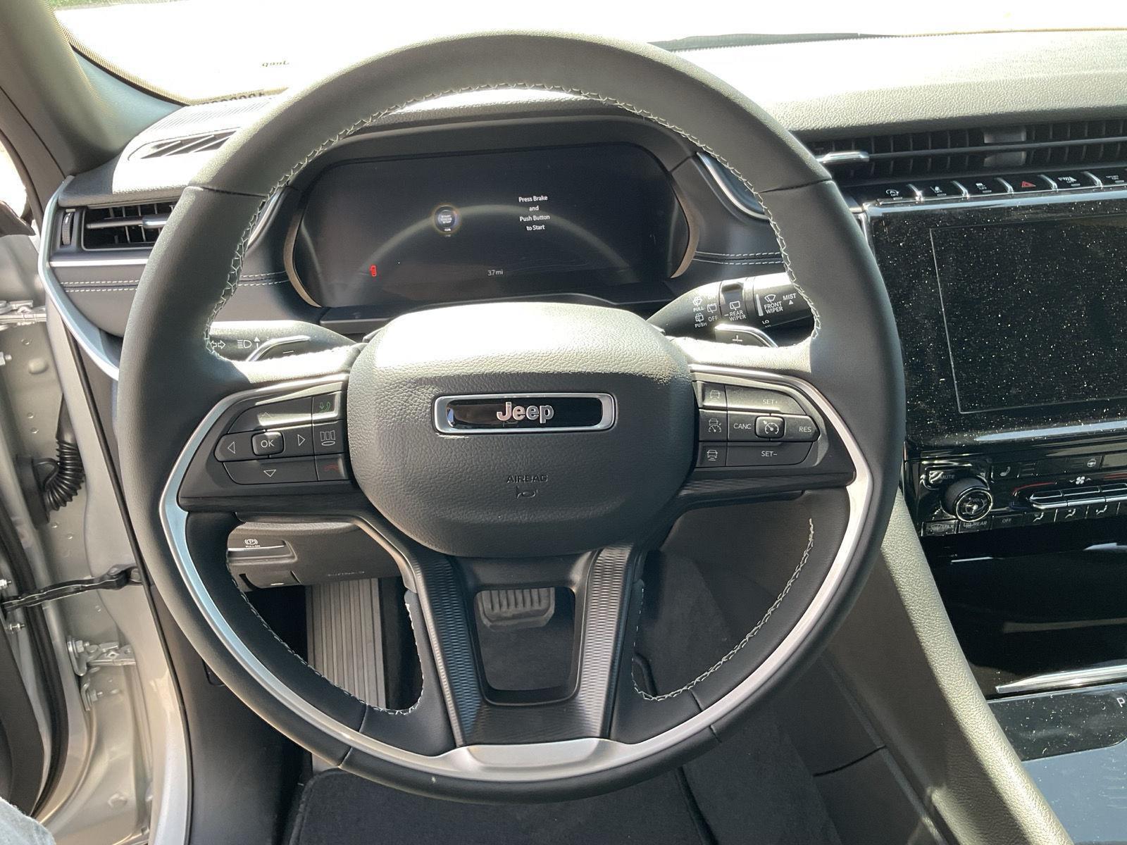2025 Jeep Grand Cherokee Laredo Altitude X photo 11