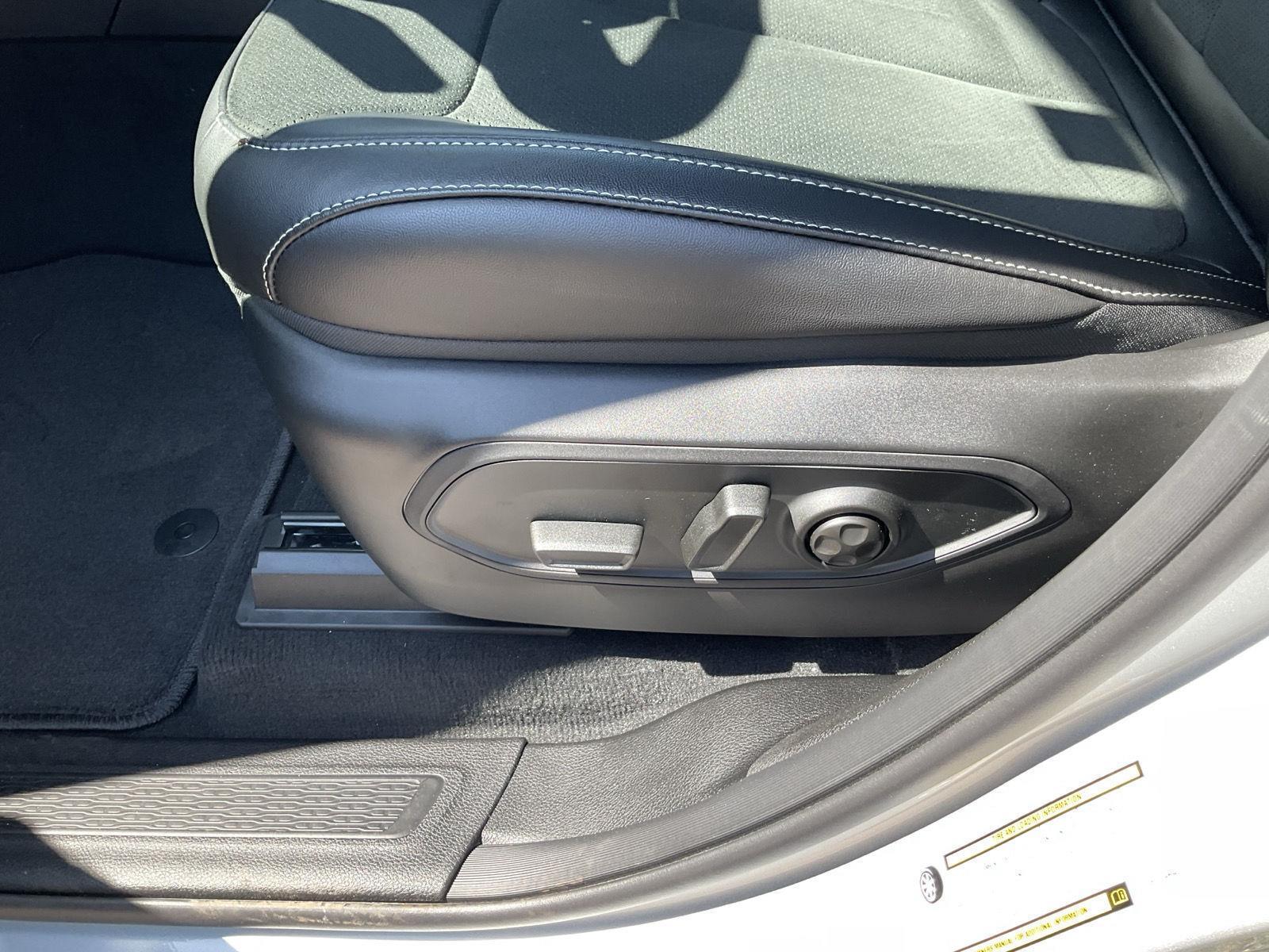 2025 Jeep Grand Cherokee Laredo Altitude X photo 13