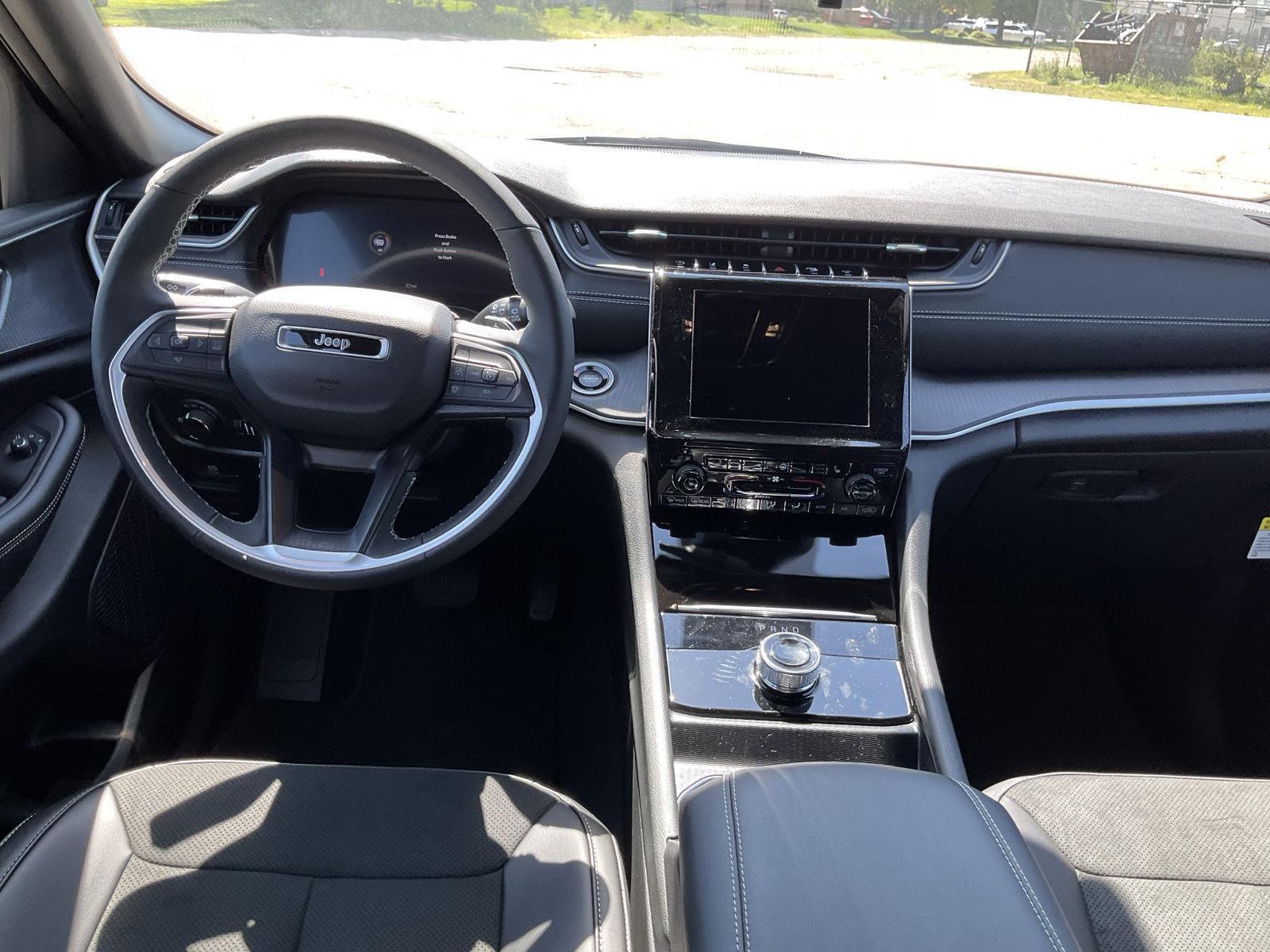 2025 Jeep Grand Cherokee Laredo Altitude X photo 20
