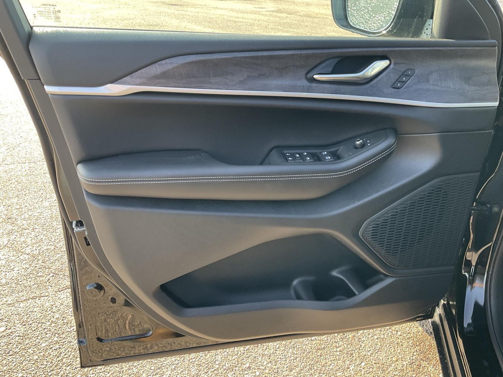 New 2025 Jeep Grand Cherokee L Limited SUV/Crossover for sale in Grand Island NE