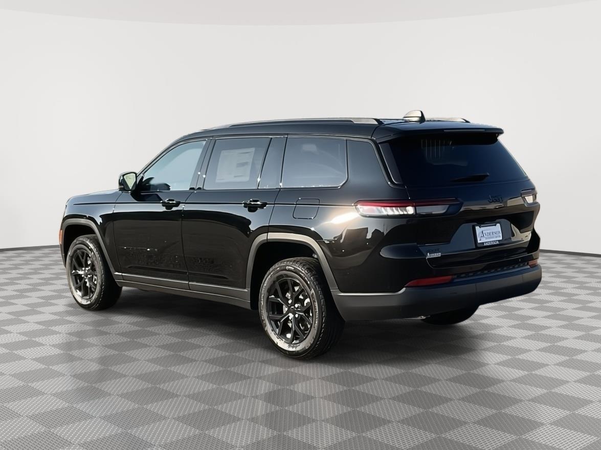 2025 Jeep Grand Cherokee Laredo Altitude X photo 3