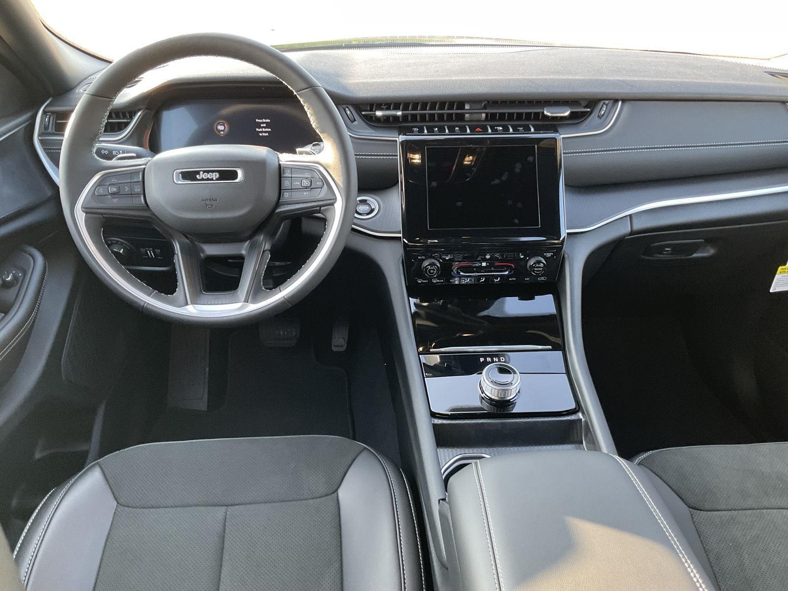 2025 Jeep Grand Cherokee Laredo Altitude X photo 18