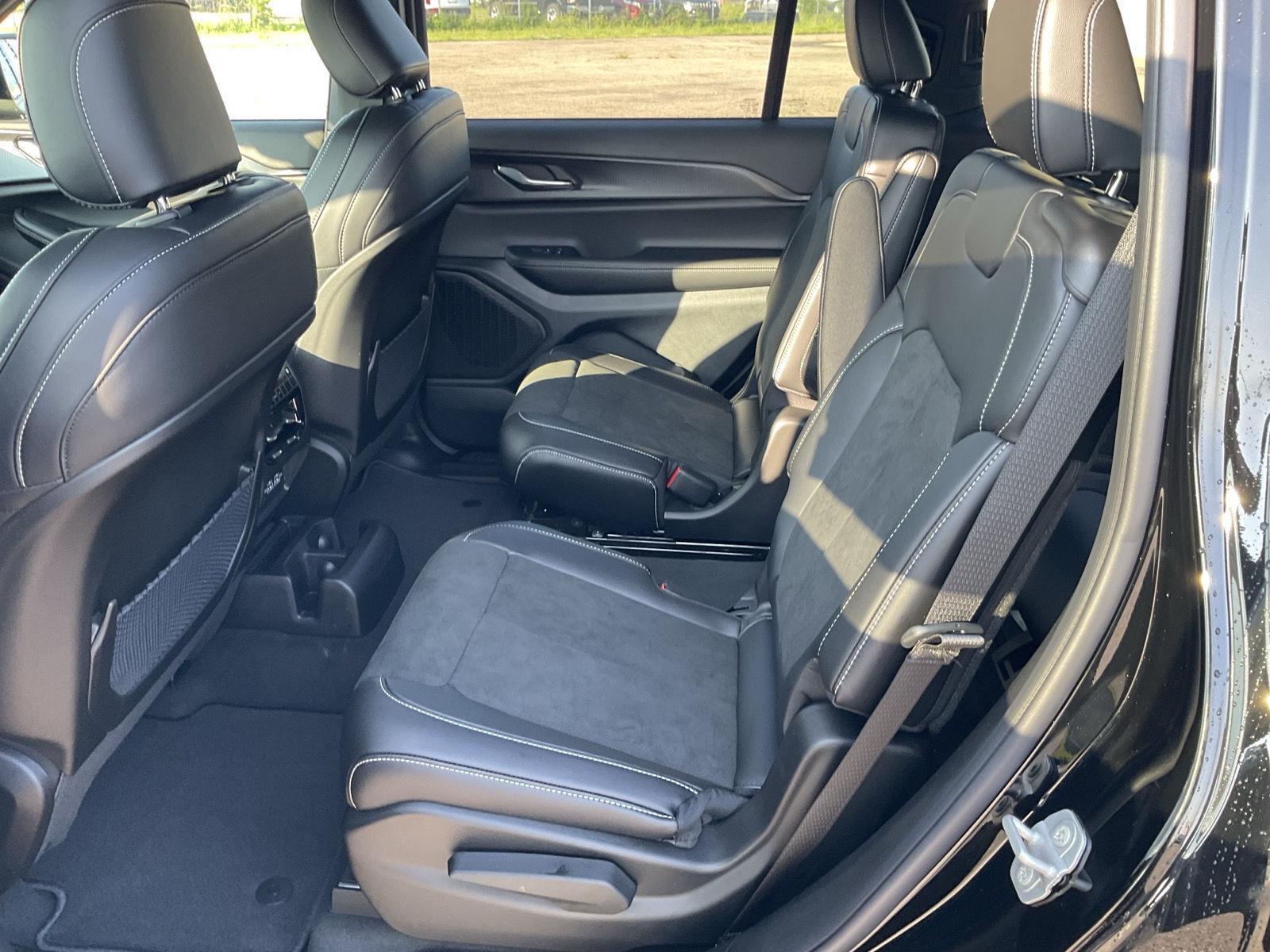 2025 Jeep Grand Cherokee Laredo Altitude X photo 19