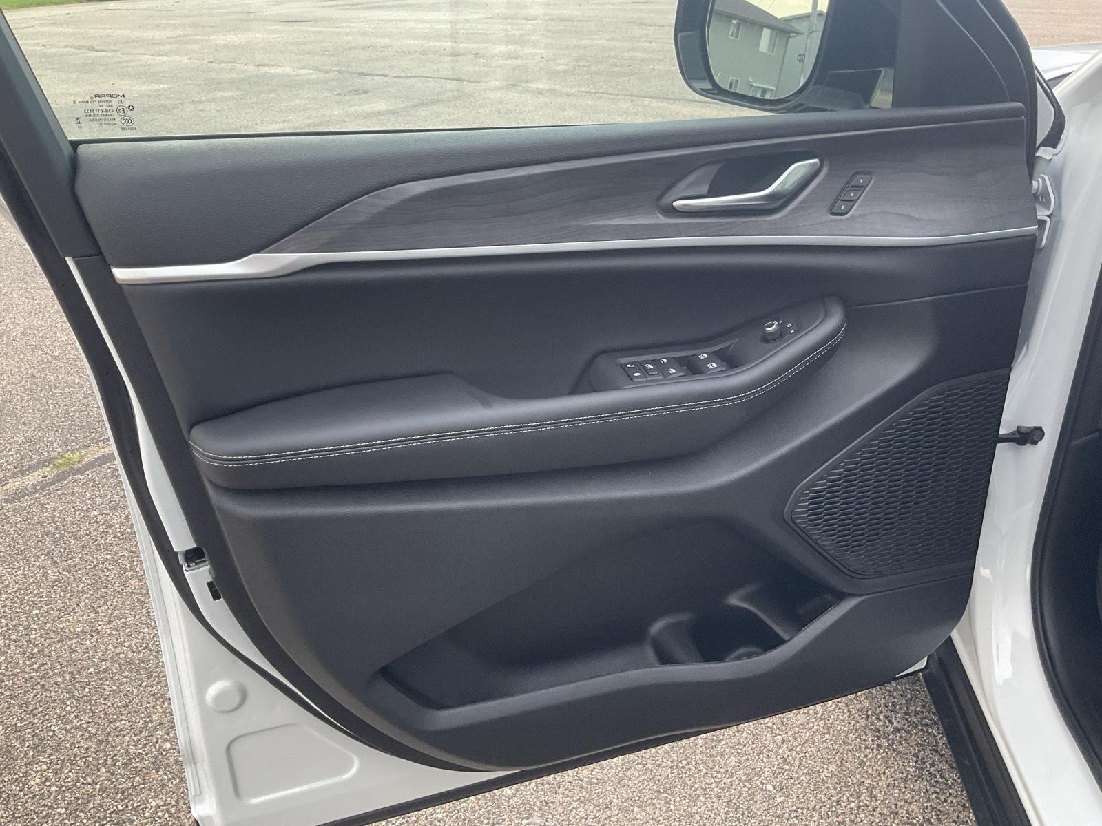 New 2025 Jeep Grand Cherokee L Limited SUV/Crossover for sale in Grand Island NE