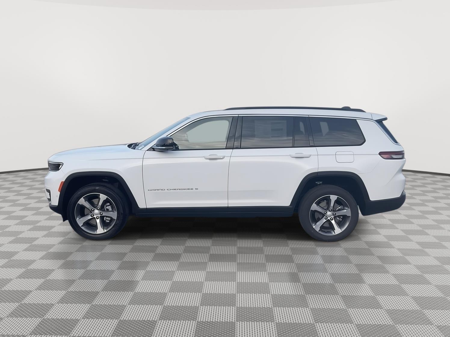 2025 Jeep Grand Cherokee Limited photo 2