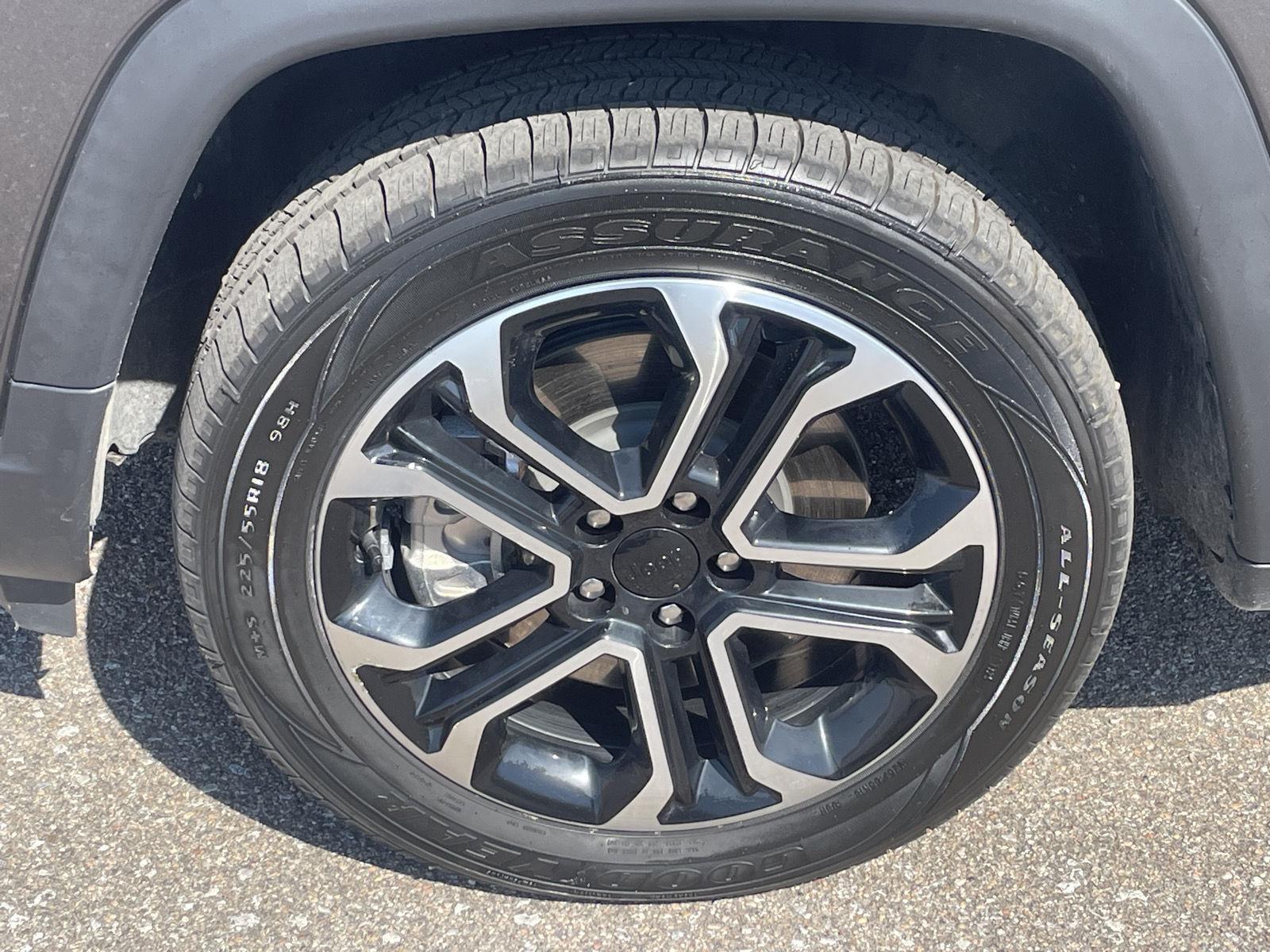 2023 Jeep Compass Limited photo 9