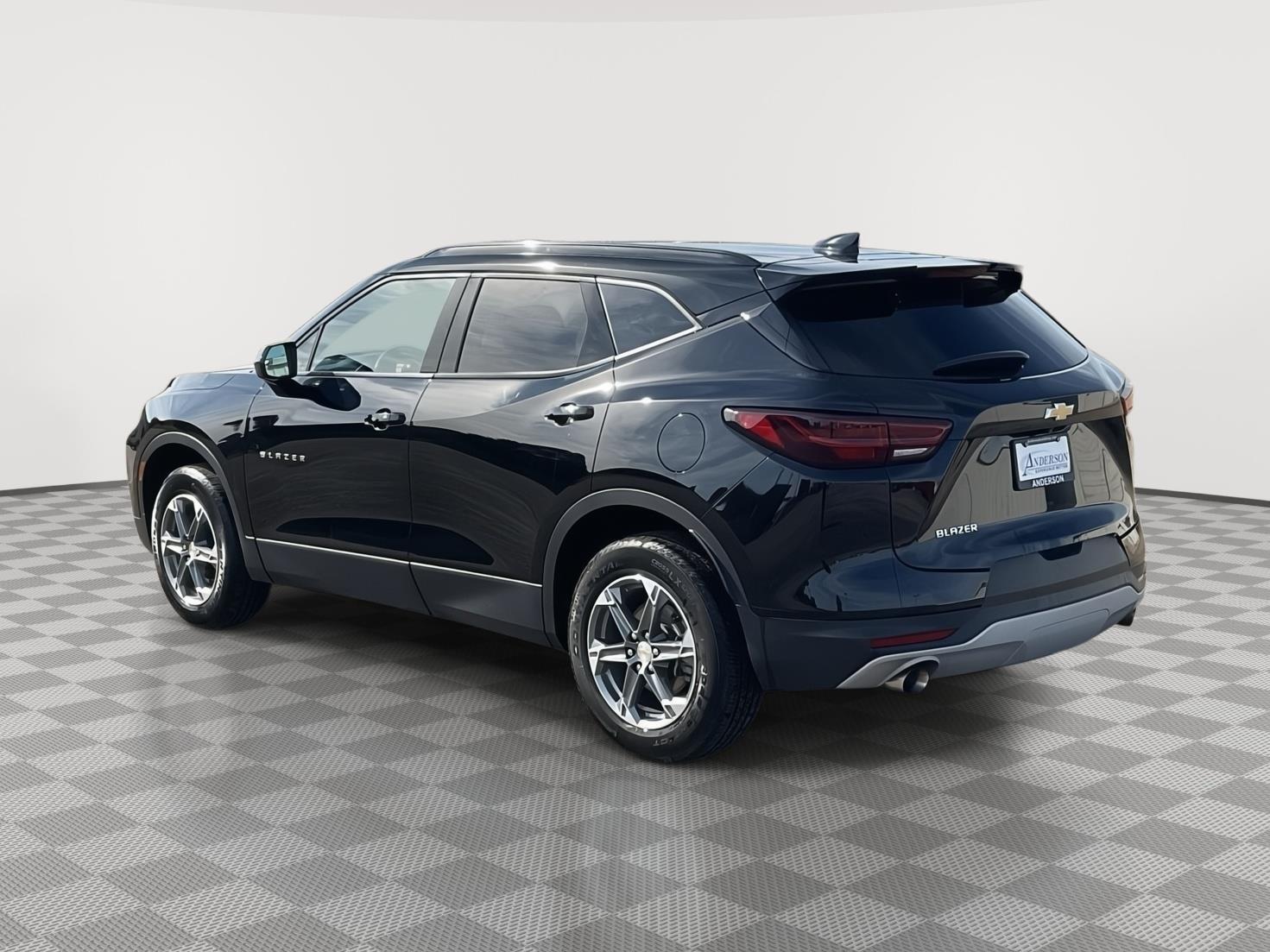 2023 Chevrolet Blazer 2LT photo 2