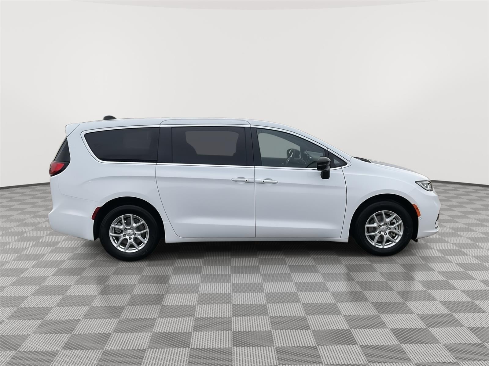 New 2026 Chrysler Pacifica Select Minivan for sale in Grand Island NE