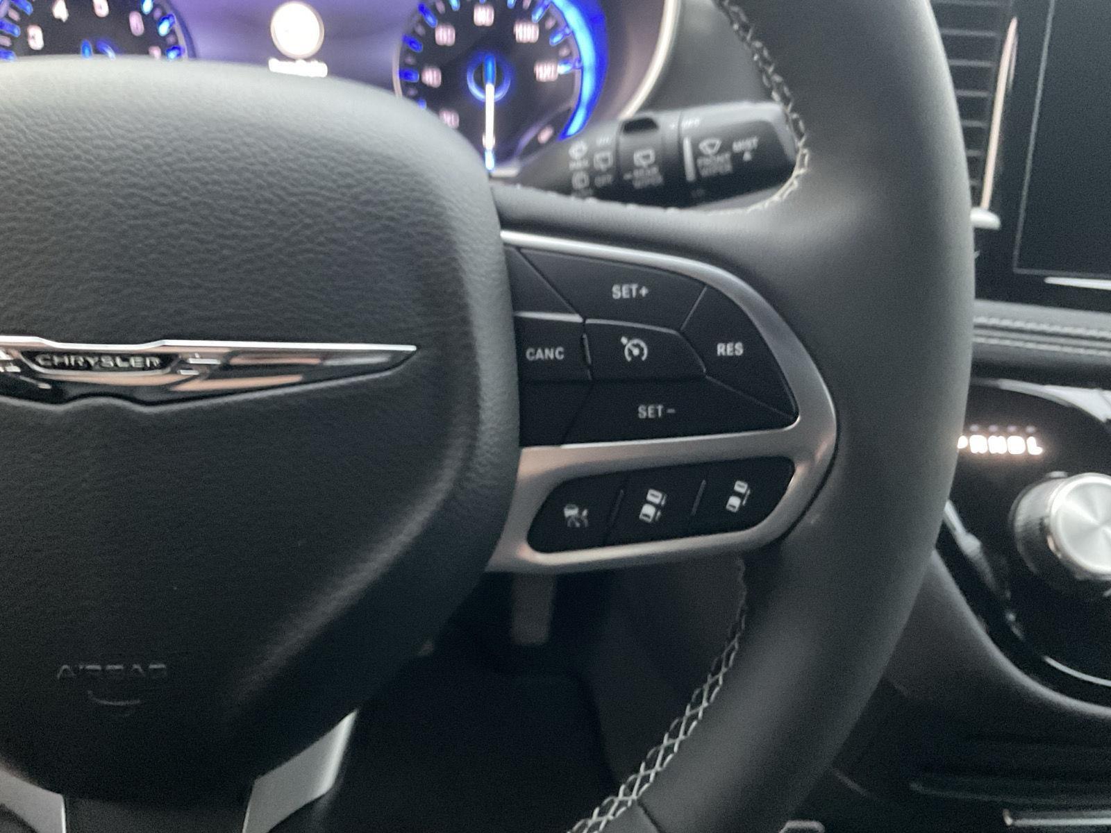 New 2026 Chrysler Pacifica Select Minivan for sale in Grand Island NE