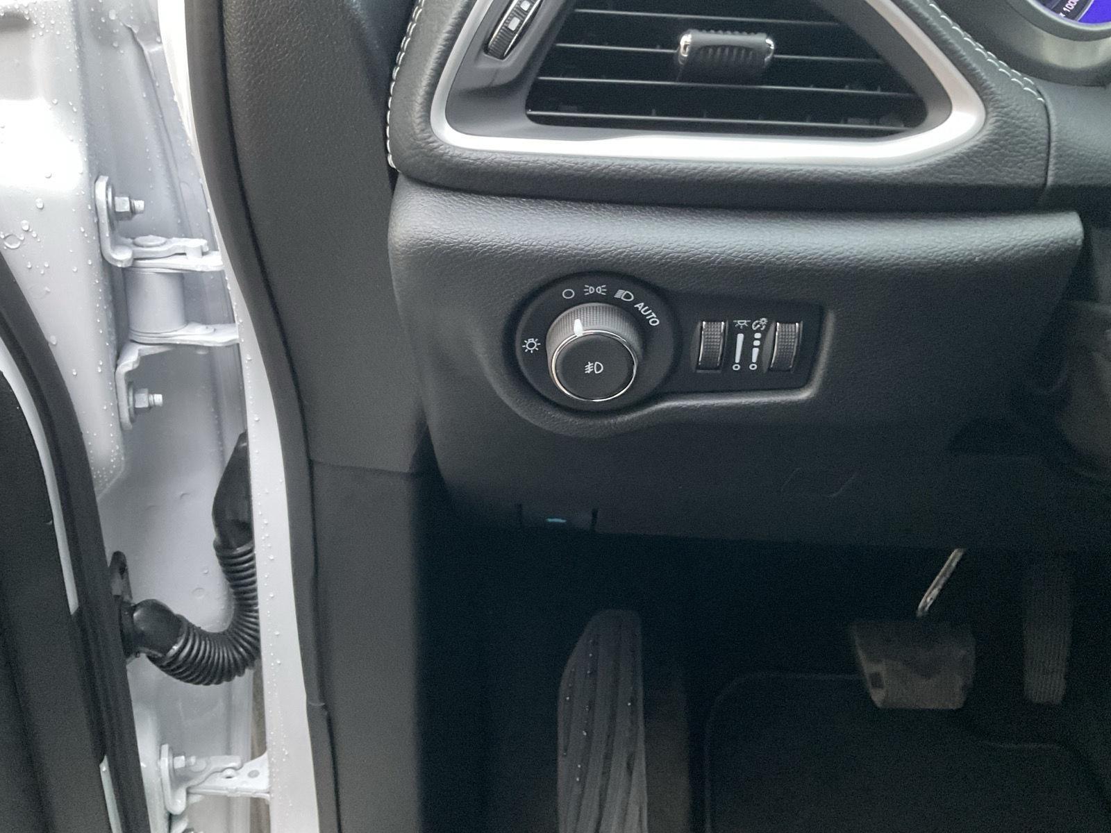 New 2026 Chrysler Pacifica Select Minivan for sale in Grand Island NE