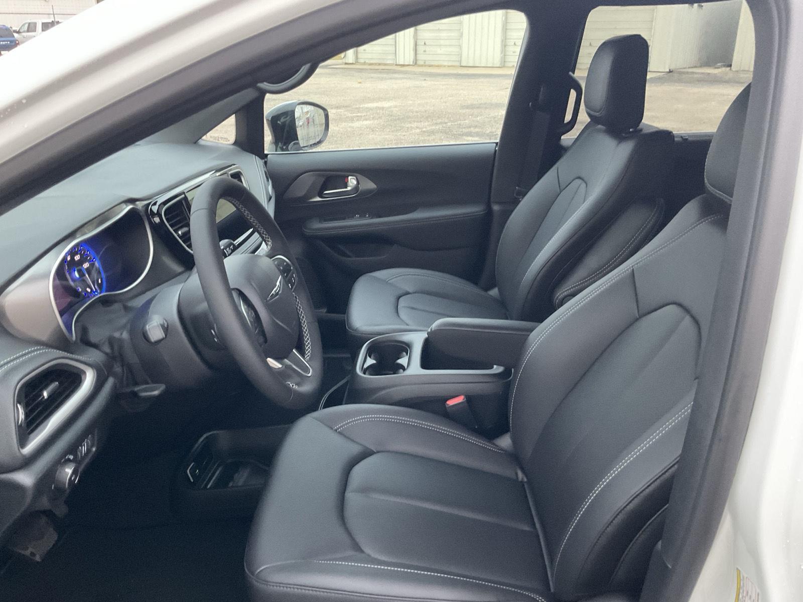 New 2026 Chrysler Pacifica Select Minivan for sale in Grand Island NE