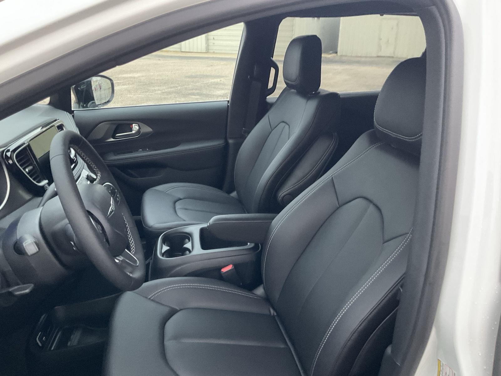 New 2026 Chrysler Pacifica Select Minivan for sale in Grand Island NE