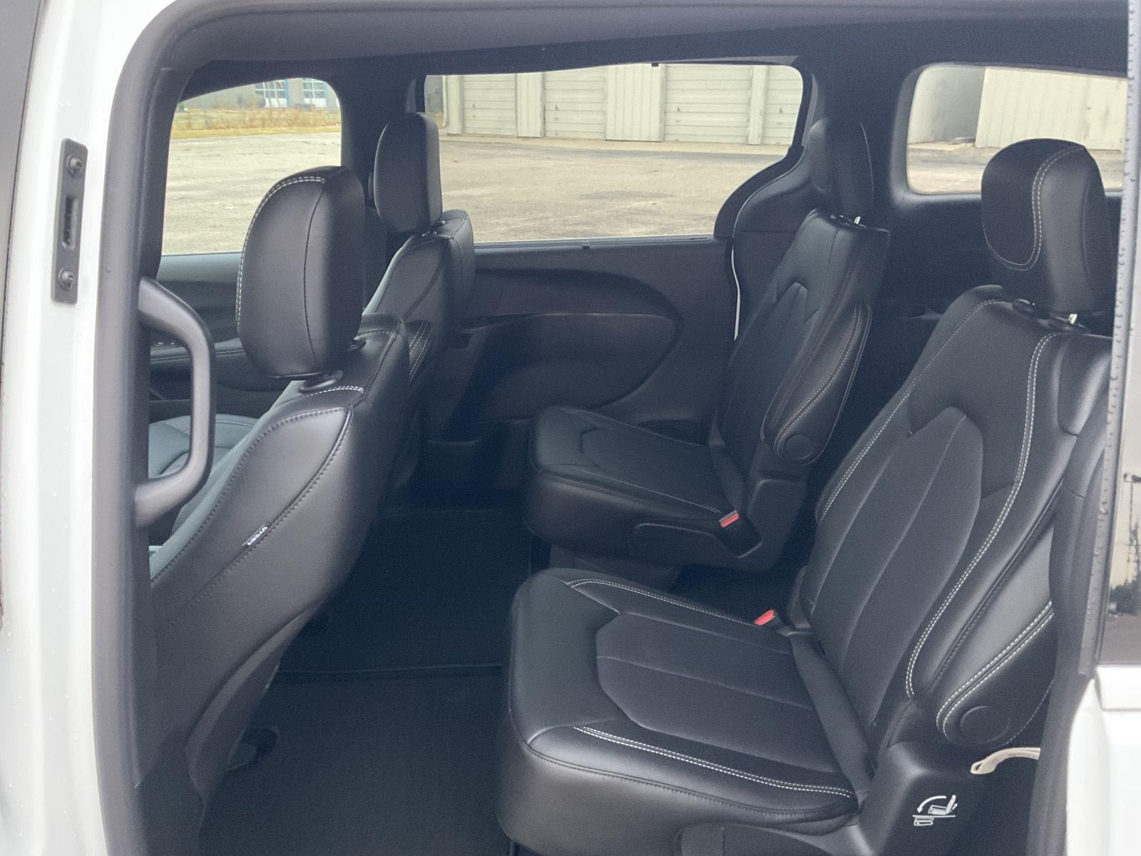 New 2026 Chrysler Pacifica Select Minivan for sale in Grand Island NE