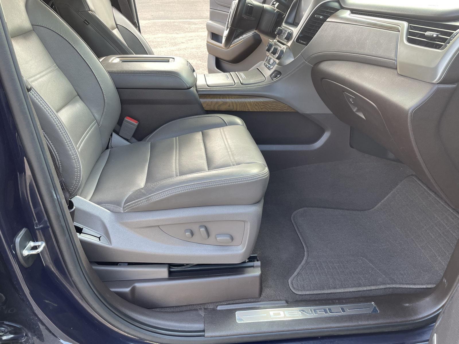 Used 2020 GMC Yukon XL for sale in Grand Island NE