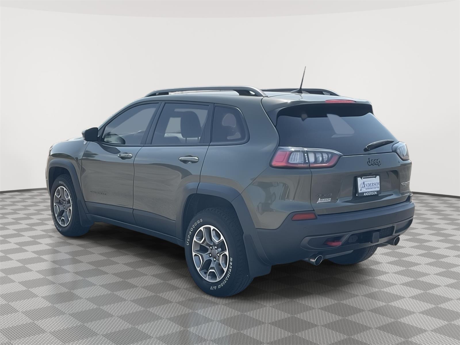 2020 Jeep Cherokee Trailhawk photo 2