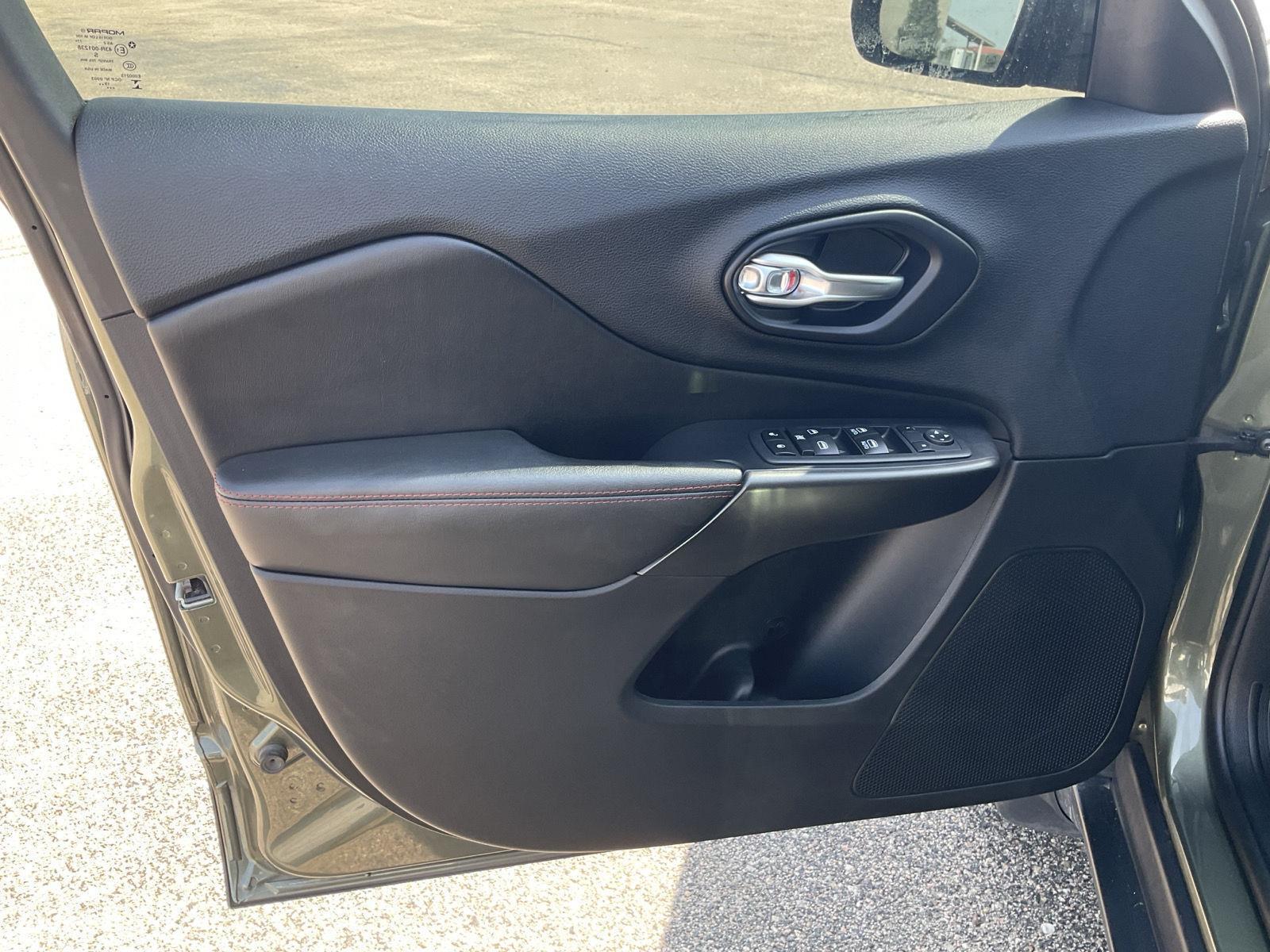 2020 Jeep Cherokee Trailhawk photo 11