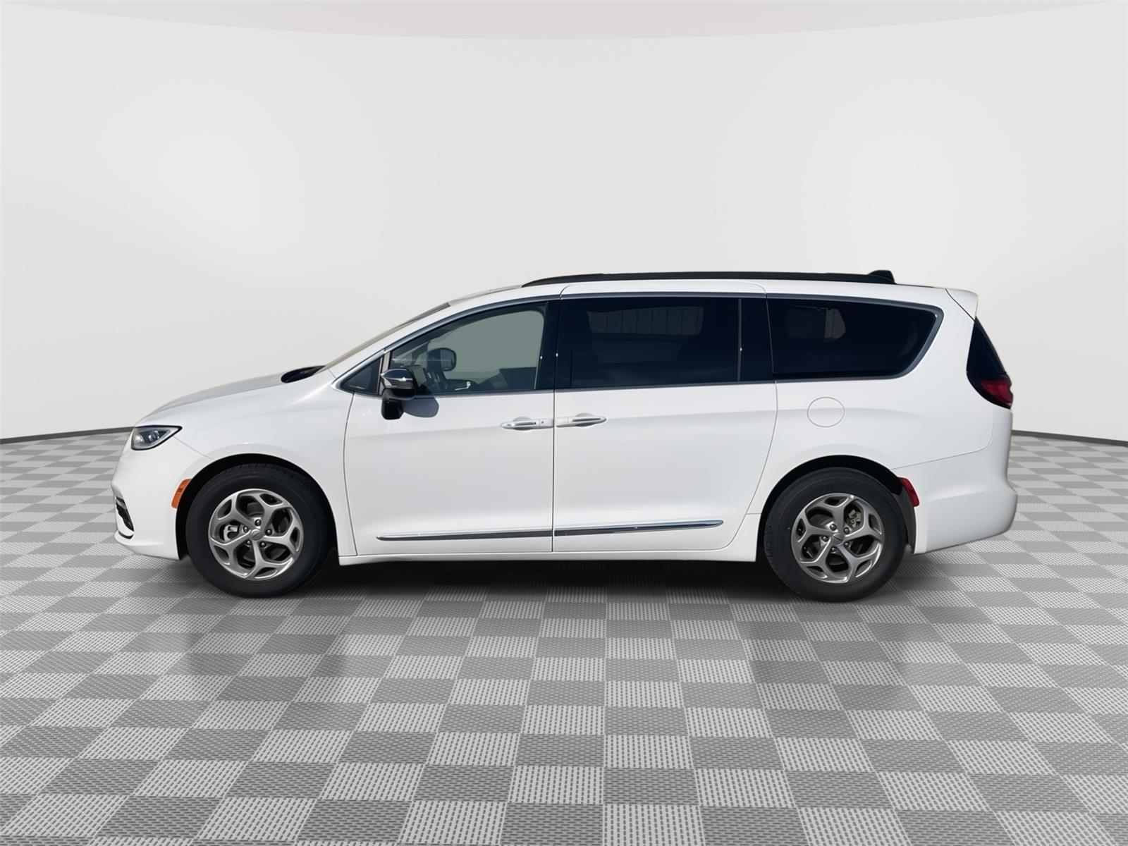 Used 2023 Chrysler Pacifica Limited Minivan for sale in Grand Island NE
