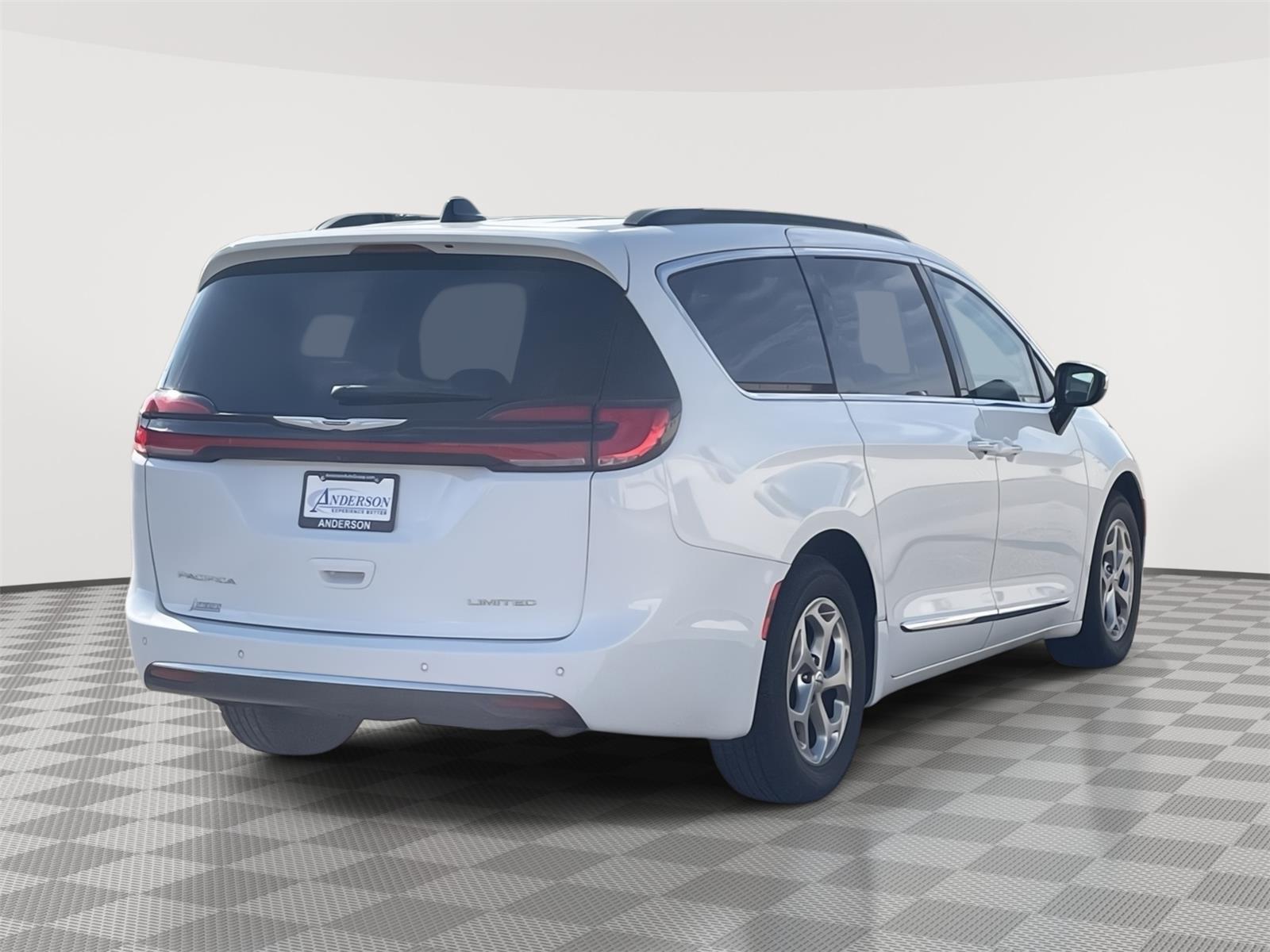 Used 2023 Chrysler Pacifica Limited Minivan for sale in Grand Island NE