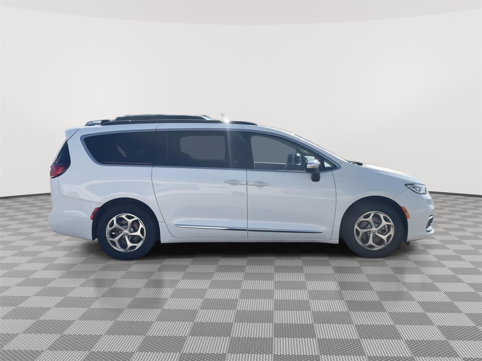 Used 2023 Chrysler Pacifica Limited Minivan for sale in Grand Island NE