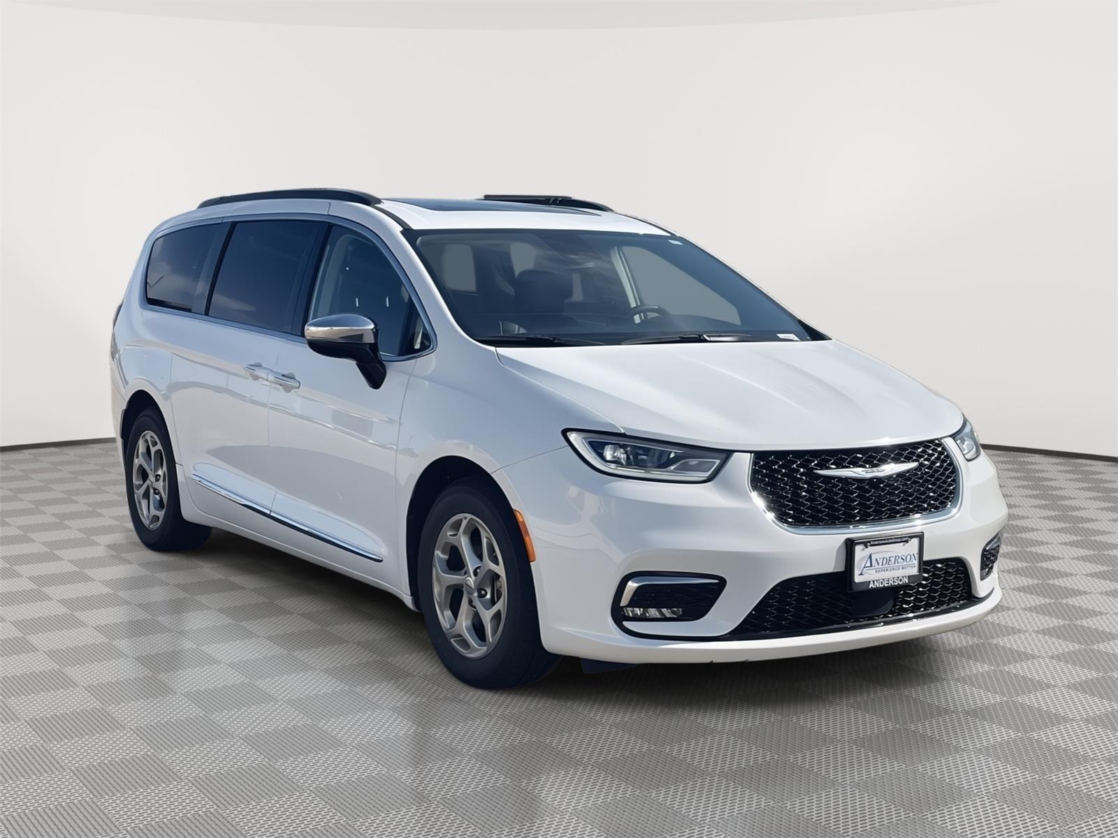 Used 2023 Chrysler Pacifica Limited Minivan for sale in Grand Island NE
