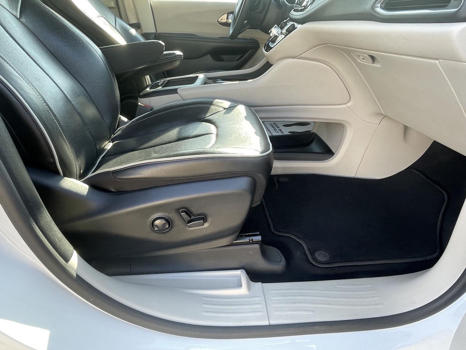 Used 2023 Chrysler Pacifica Limited Minivan for sale in Grand Island NE