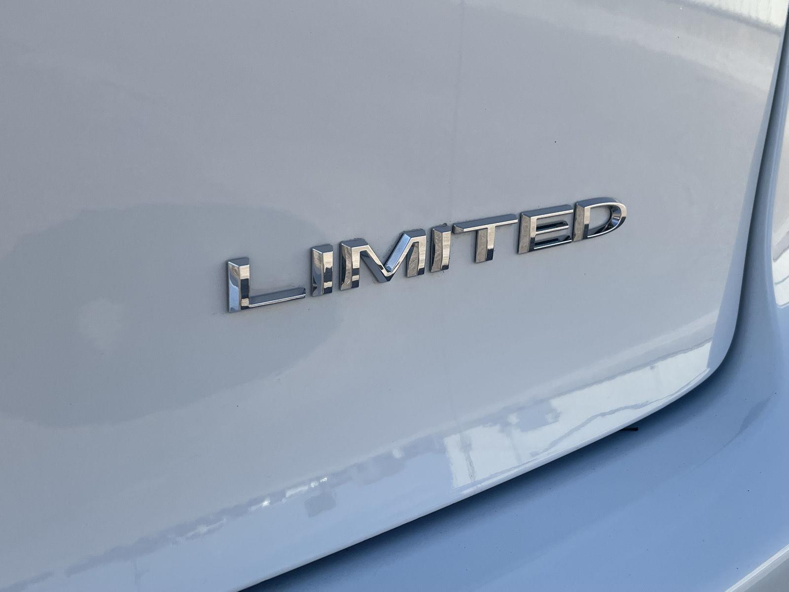 Used 2023 Chrysler Pacifica Limited Minivan for sale in Grand Island NE