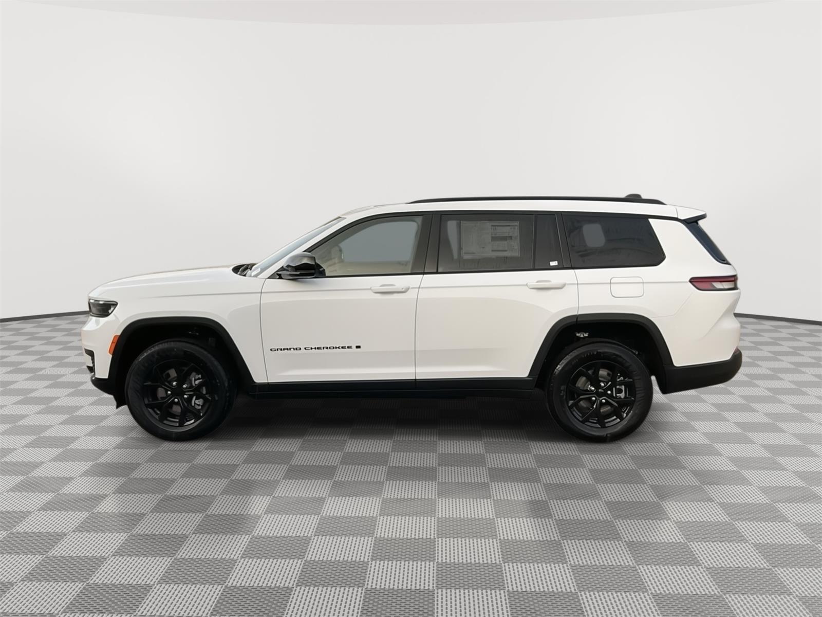 2025 Jeep Grand Cherokee Altitude X photo 2