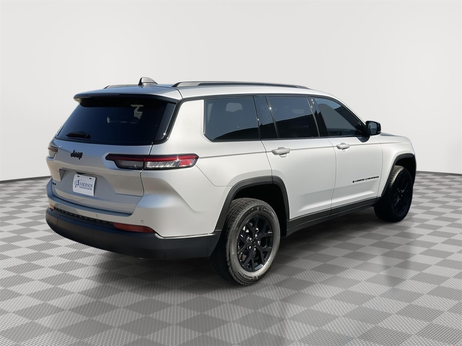 2025 Jeep Grand Cherokee Laredo photo 4