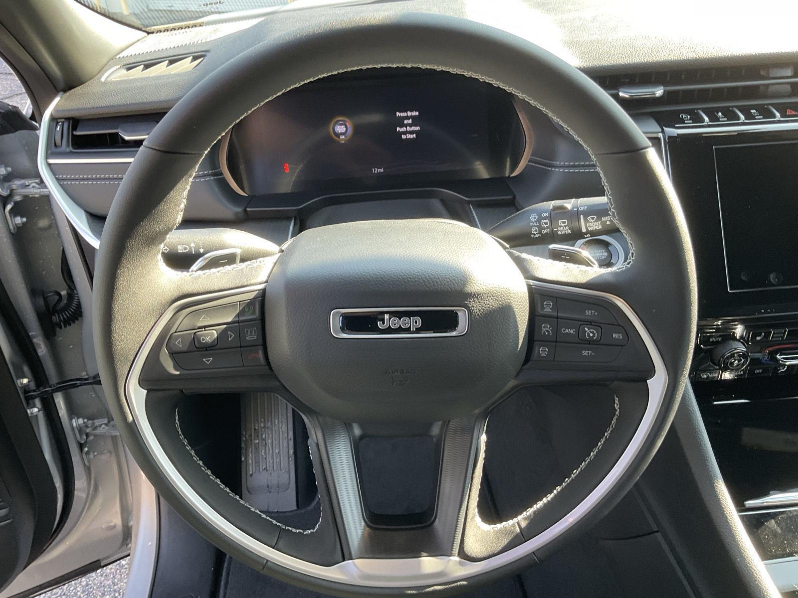 2025 Jeep Grand Cherokee Laredo photo 8